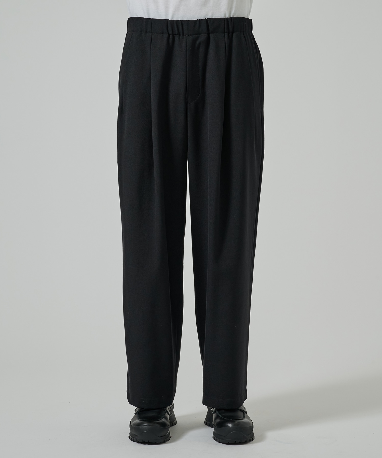 〈別注〉 TWO TUCK STRAIGHT EASY PANTS MARKAWARE/marka