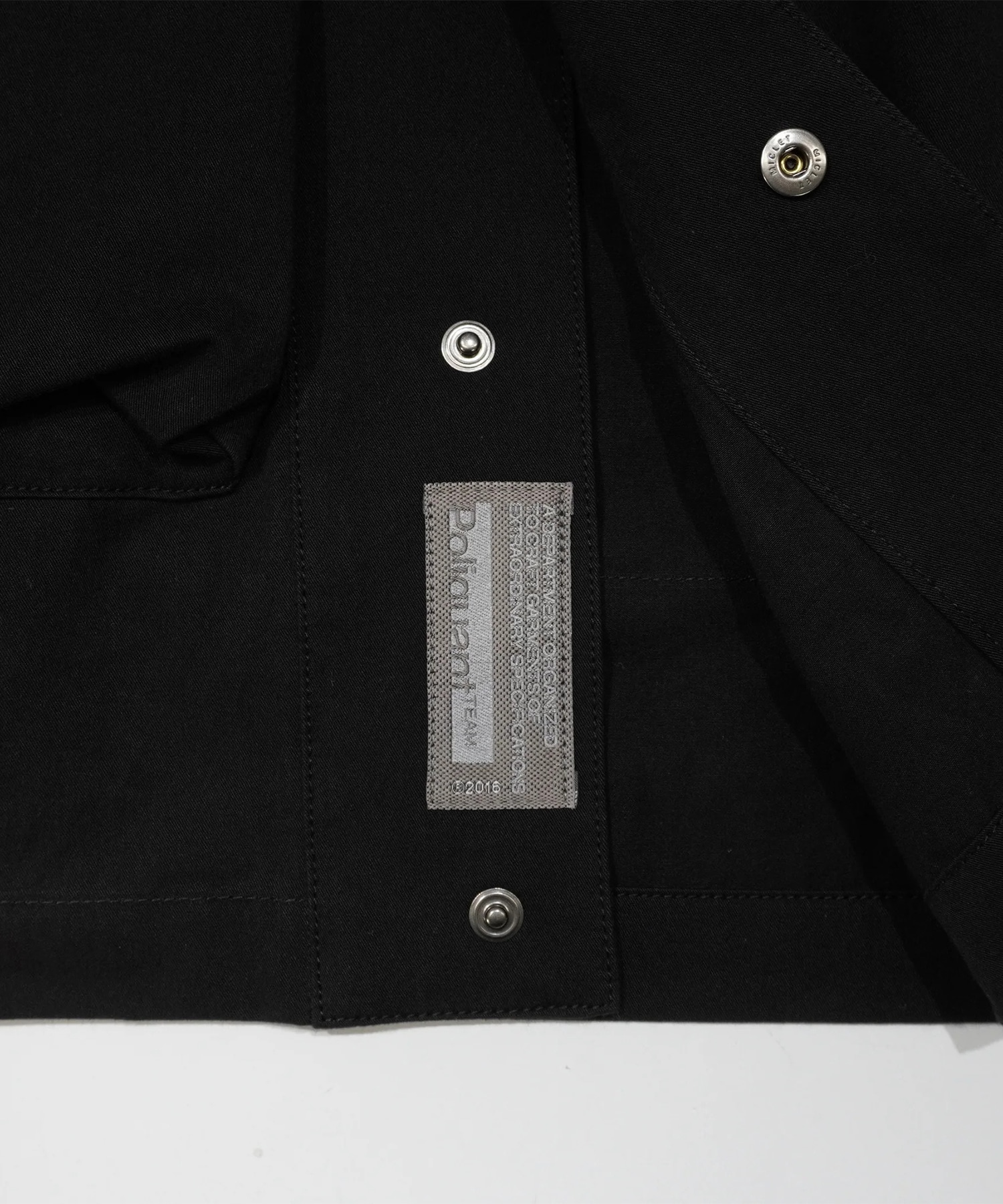 THE FATIGUE TRACKER JACKET WITH DEFORMED MULTIPLE POCKETS POLIQUANT