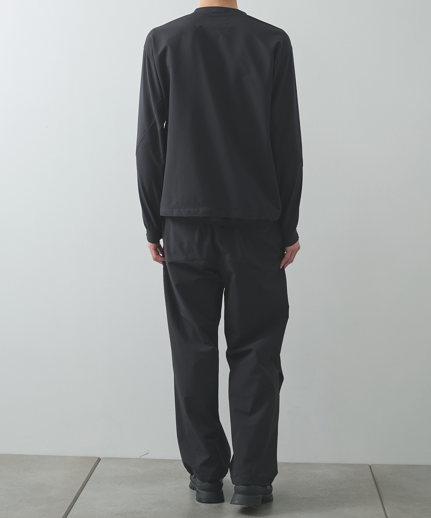 THE DEFORMED L/S PULLOVER WITH UTILITY POCKETS POLIQUANT