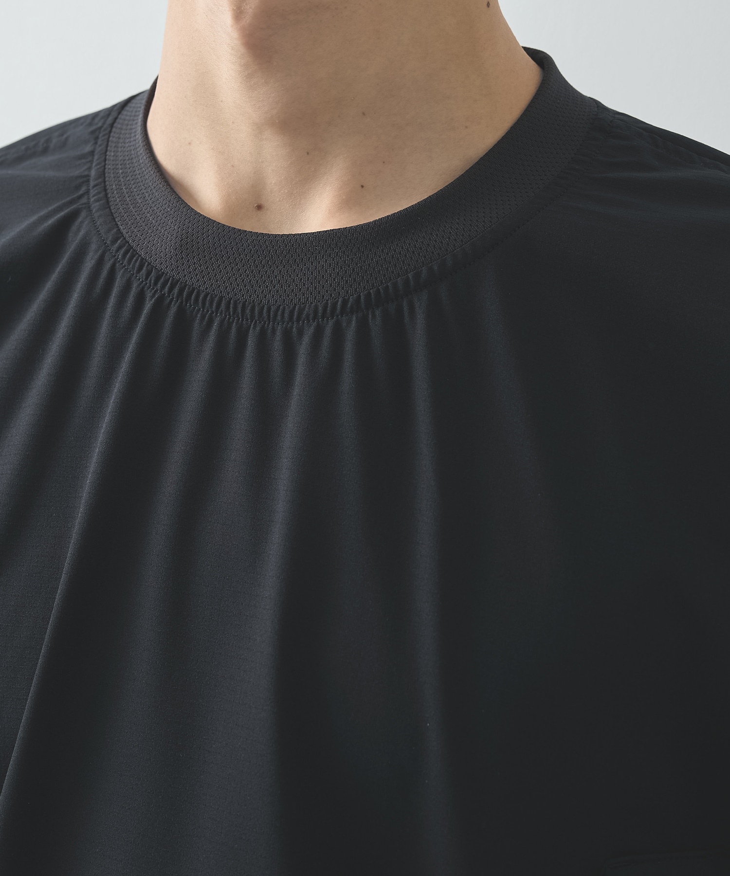 THE DEFORMED S/S PULLOVER WITH UTILITY POCKETS POLIQUANT