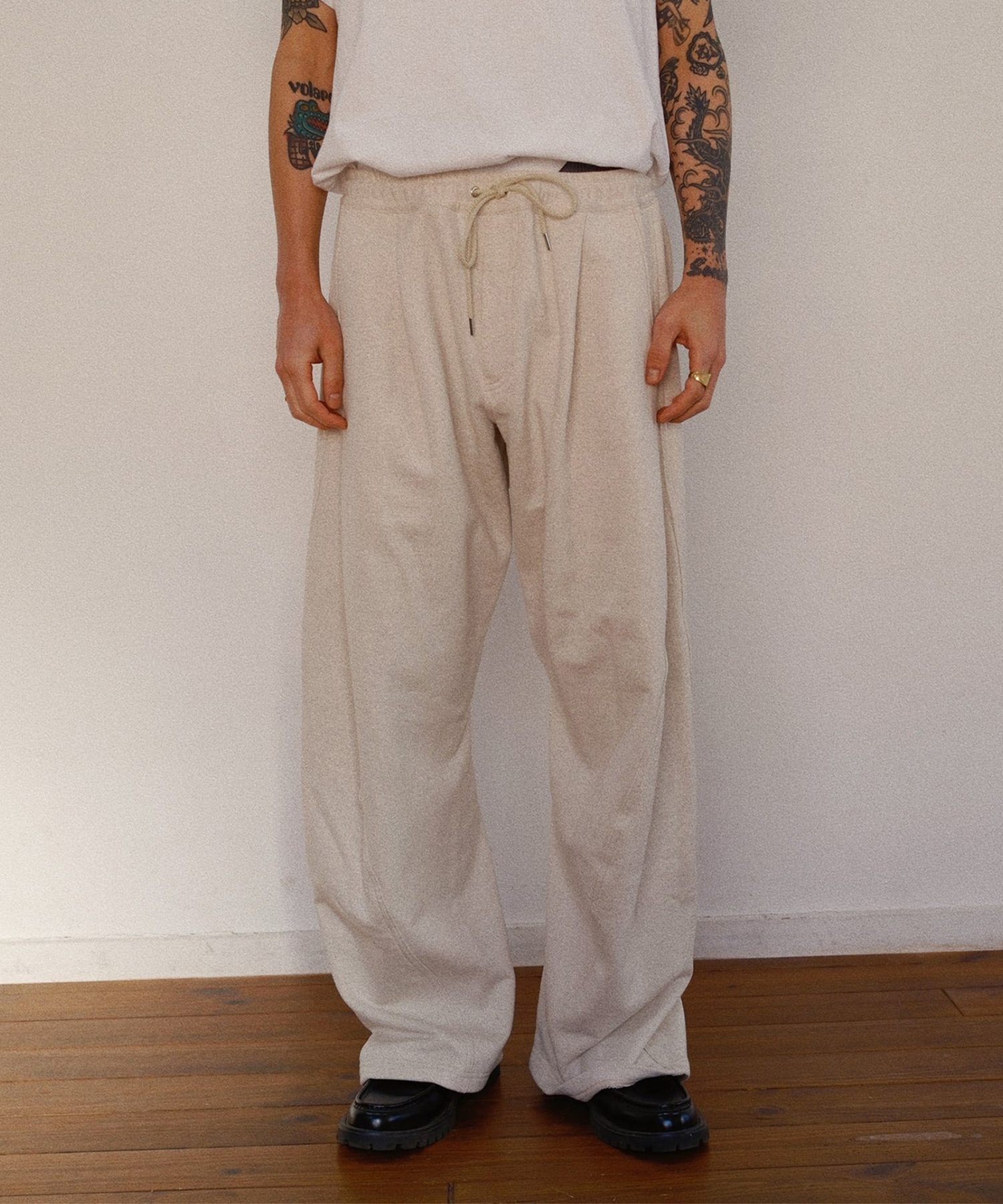 3D cutting sweat pants KHOKI