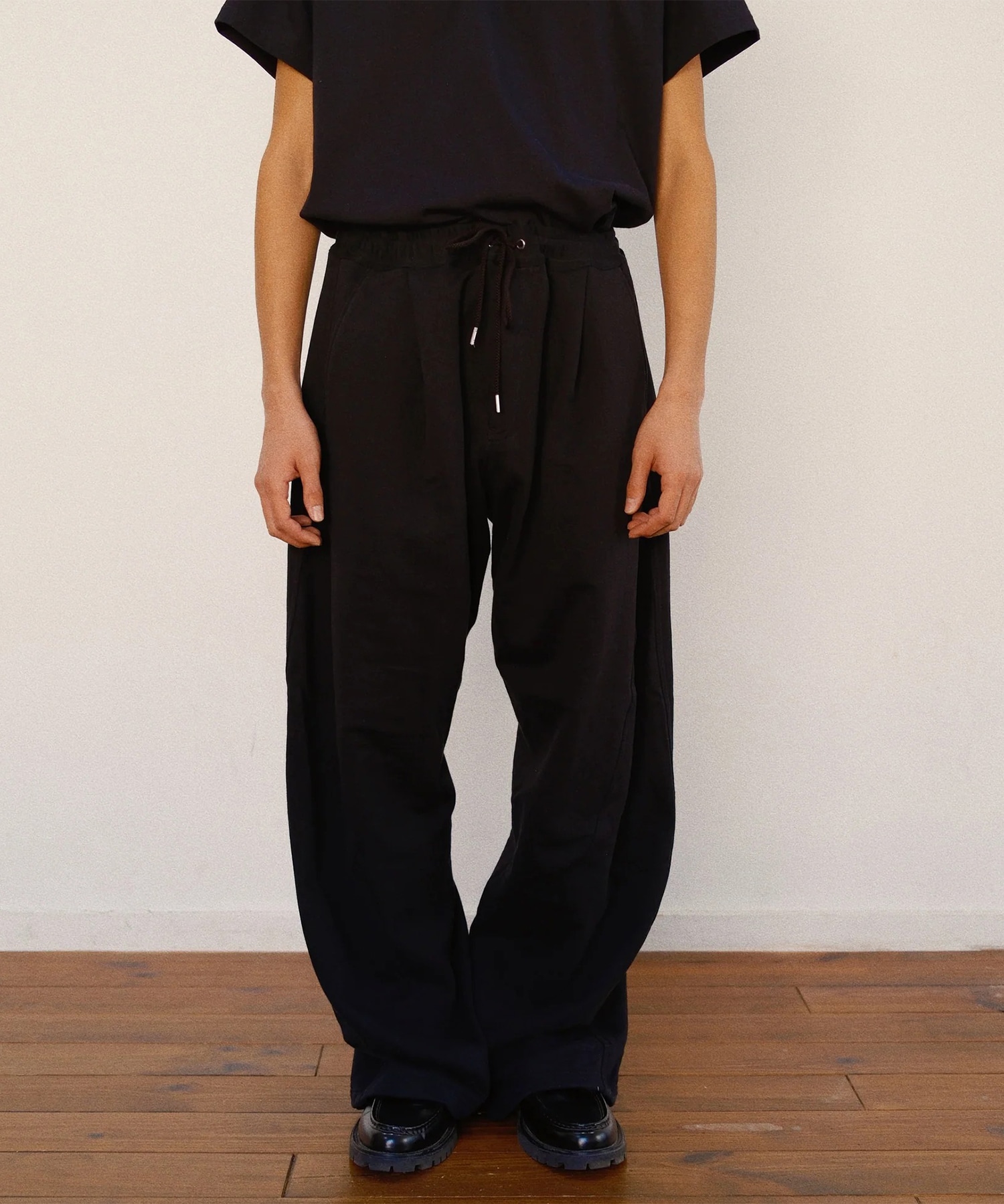 3D cutting sweat pants KHOKI