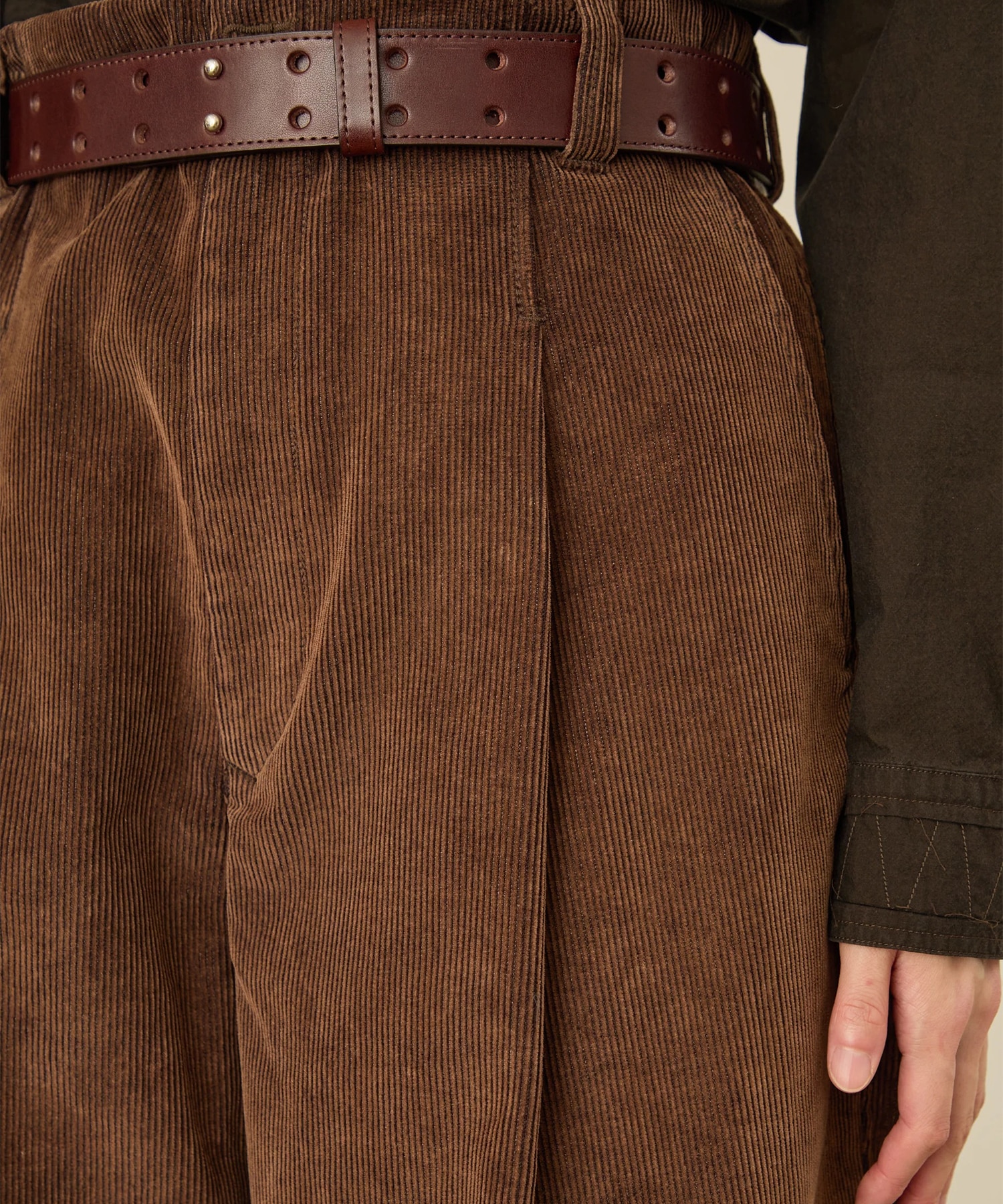 TWIST CORDUROY PANTS I'm here