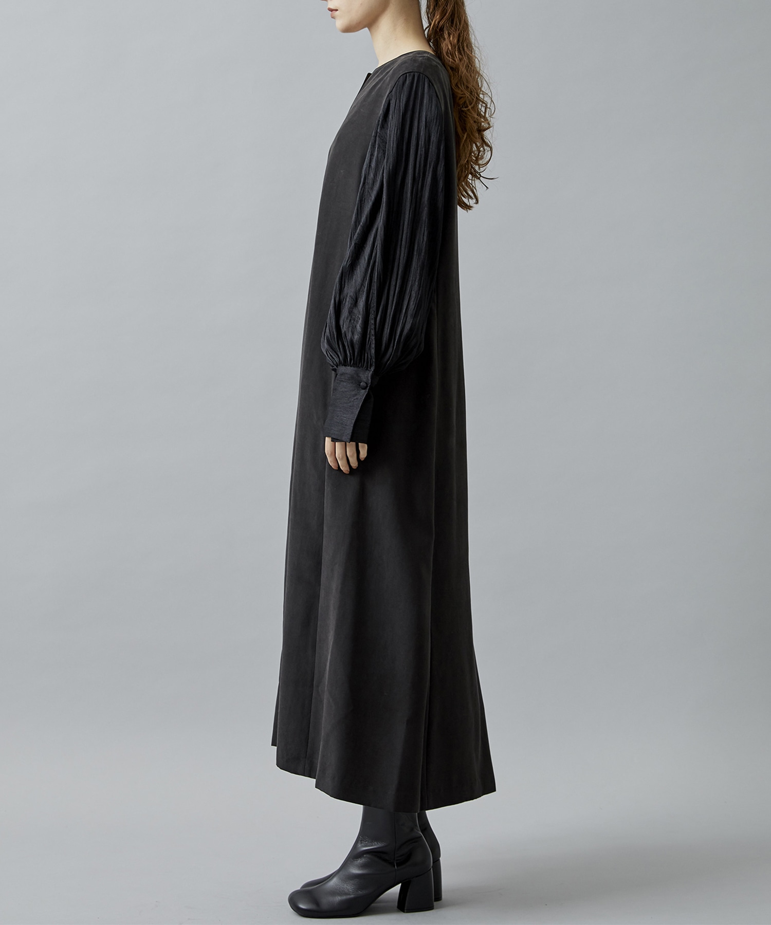 別注slit sleeve dress｜STUDIOUS