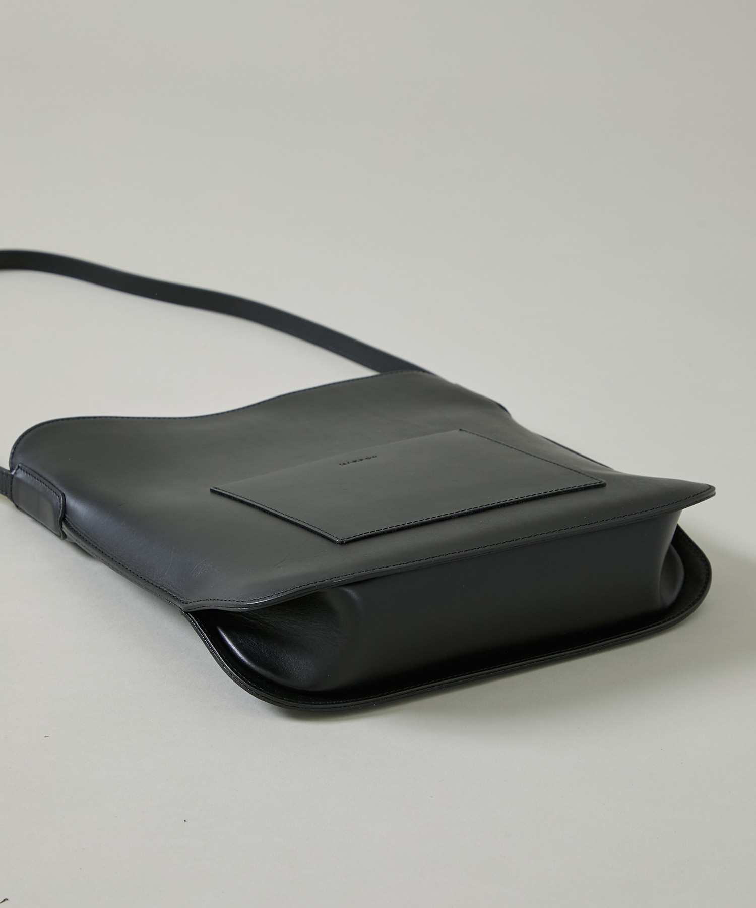 MARROW 黒 レザーバッグ 保存袋付き MARROW カーブレザーショルダーバッグ CURVE SHOULDER 黒