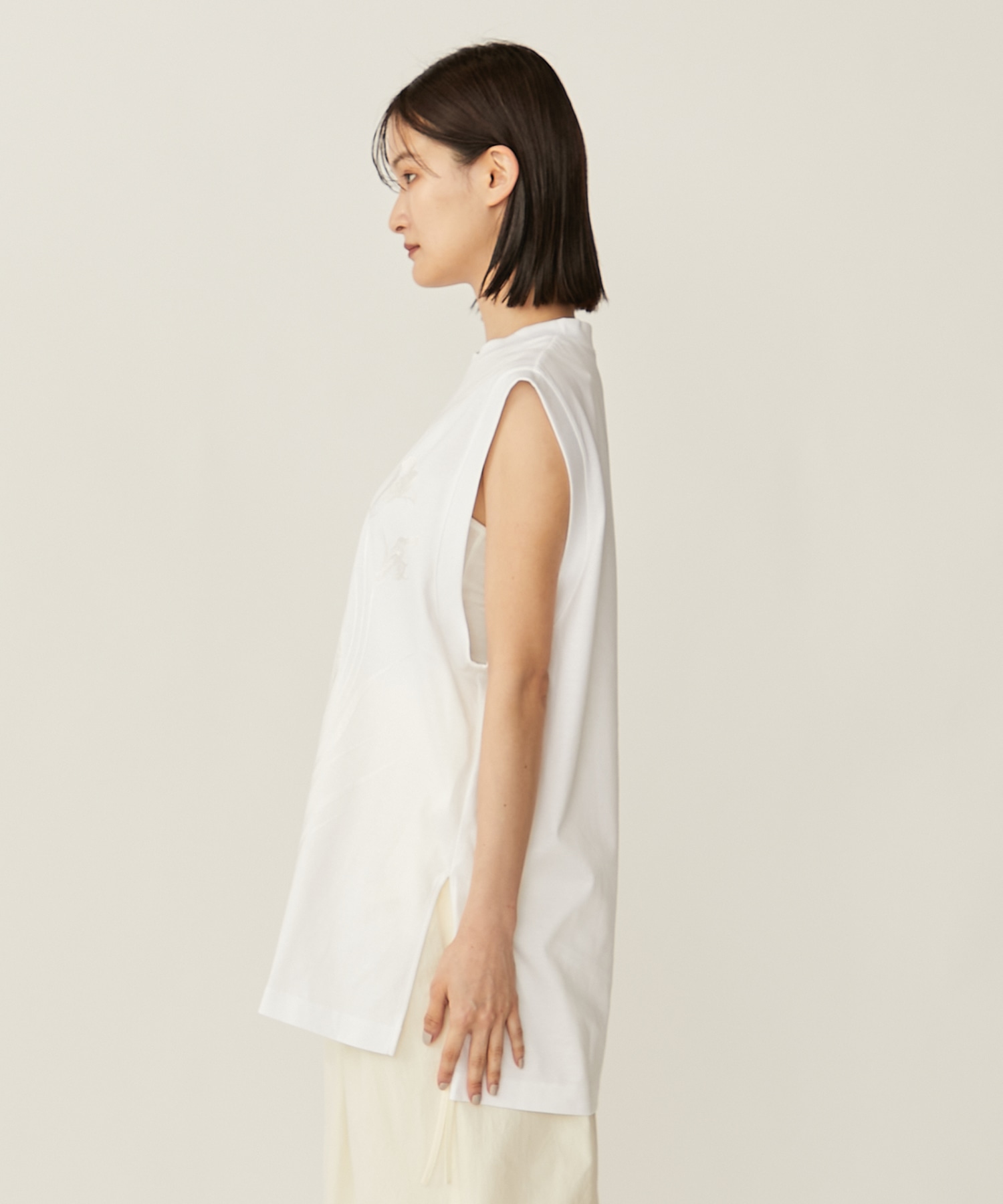 Suvin Cotton Jersey Emboridery Top(2 WHITE): Mame Kurogouchi