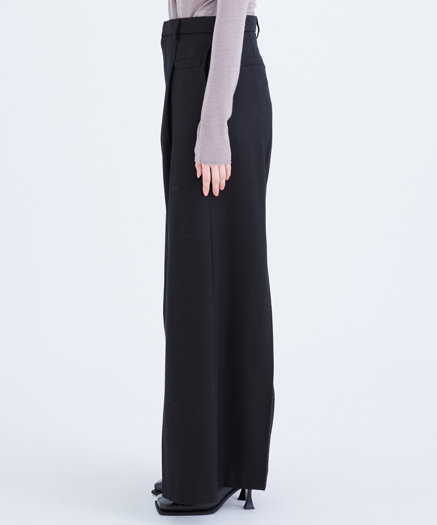 Terese wide tuck Pants BK AKIRANAKA
