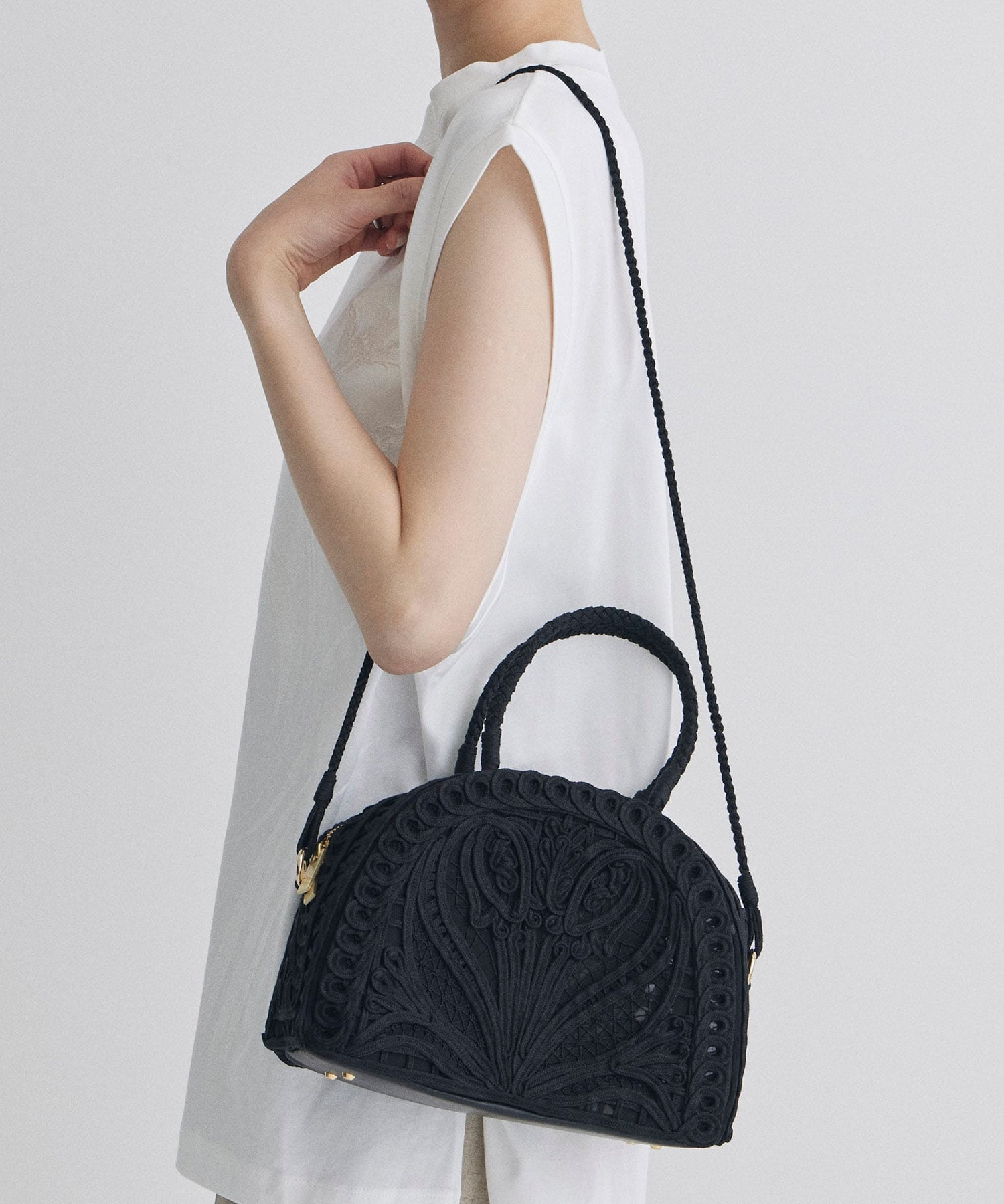Cording Embroidery Demi Lune Handbag(FREE BLACK): Mame Kurogouchi 