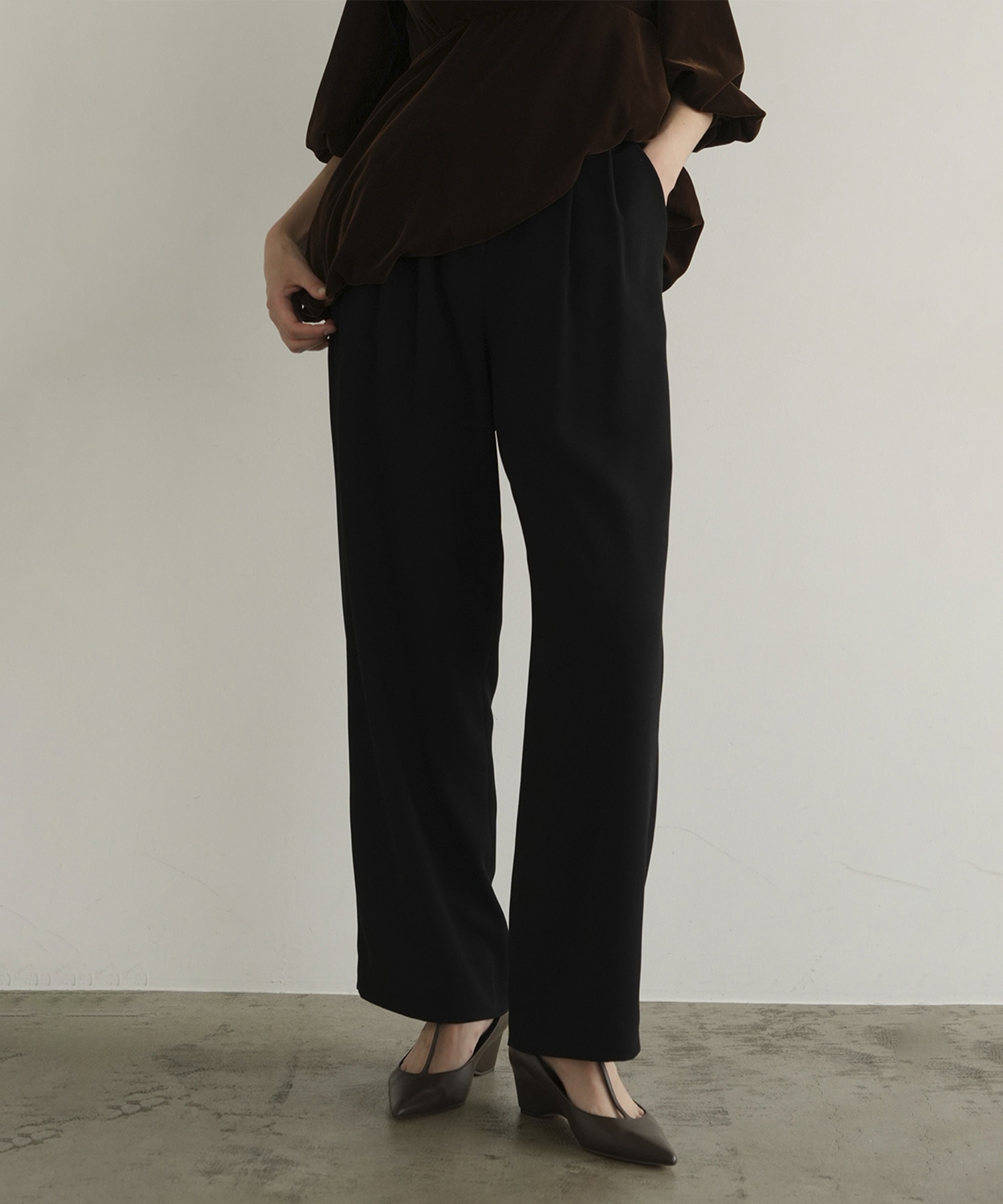 BASIC TUCK PANTS CLANE