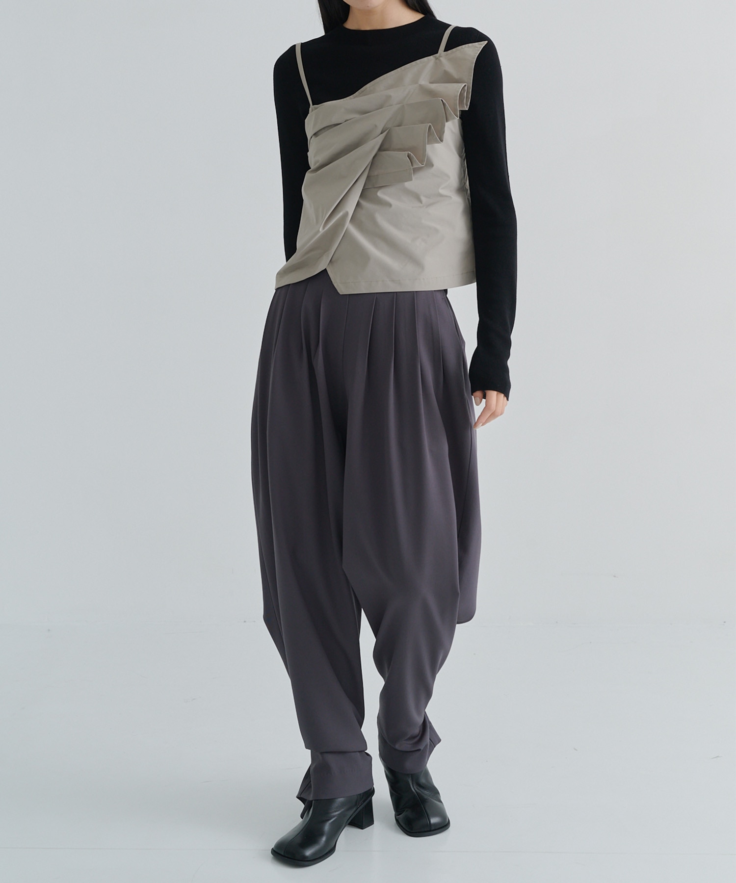 HIGH-WAIST PLEATED TROUSERS FETICO