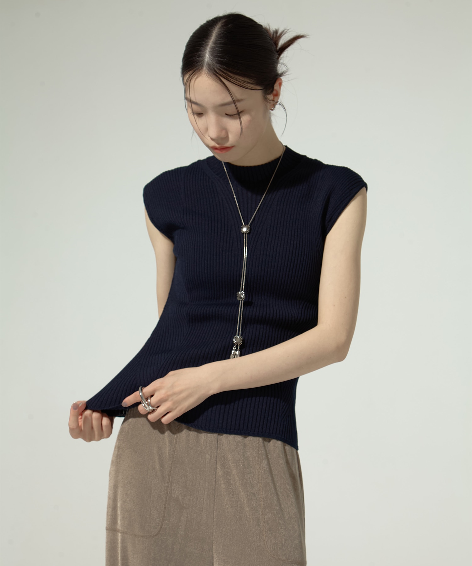 Metal fringe loop tie TOGA