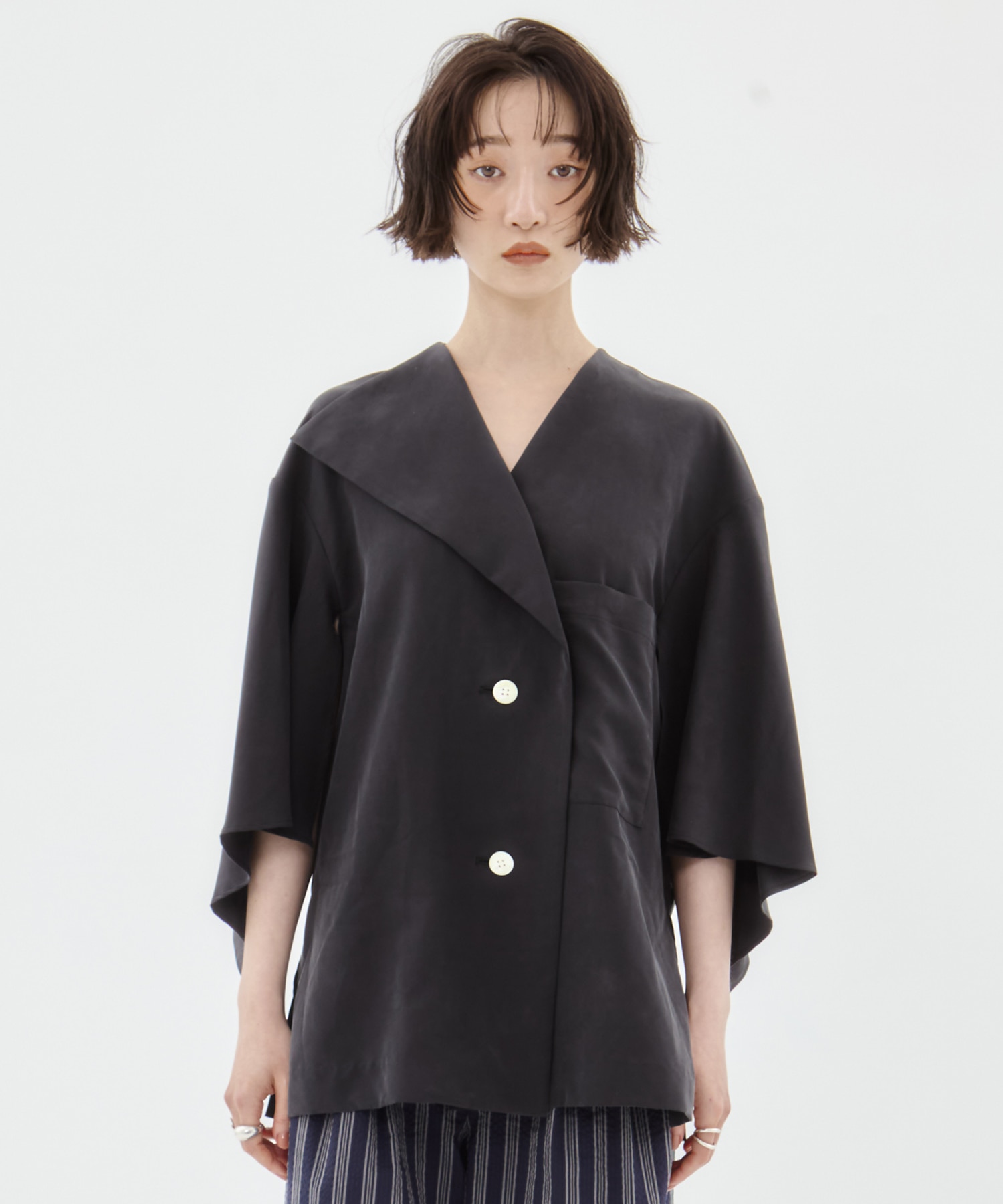 Liese panel sleeve shirt BK AKIRANAKA