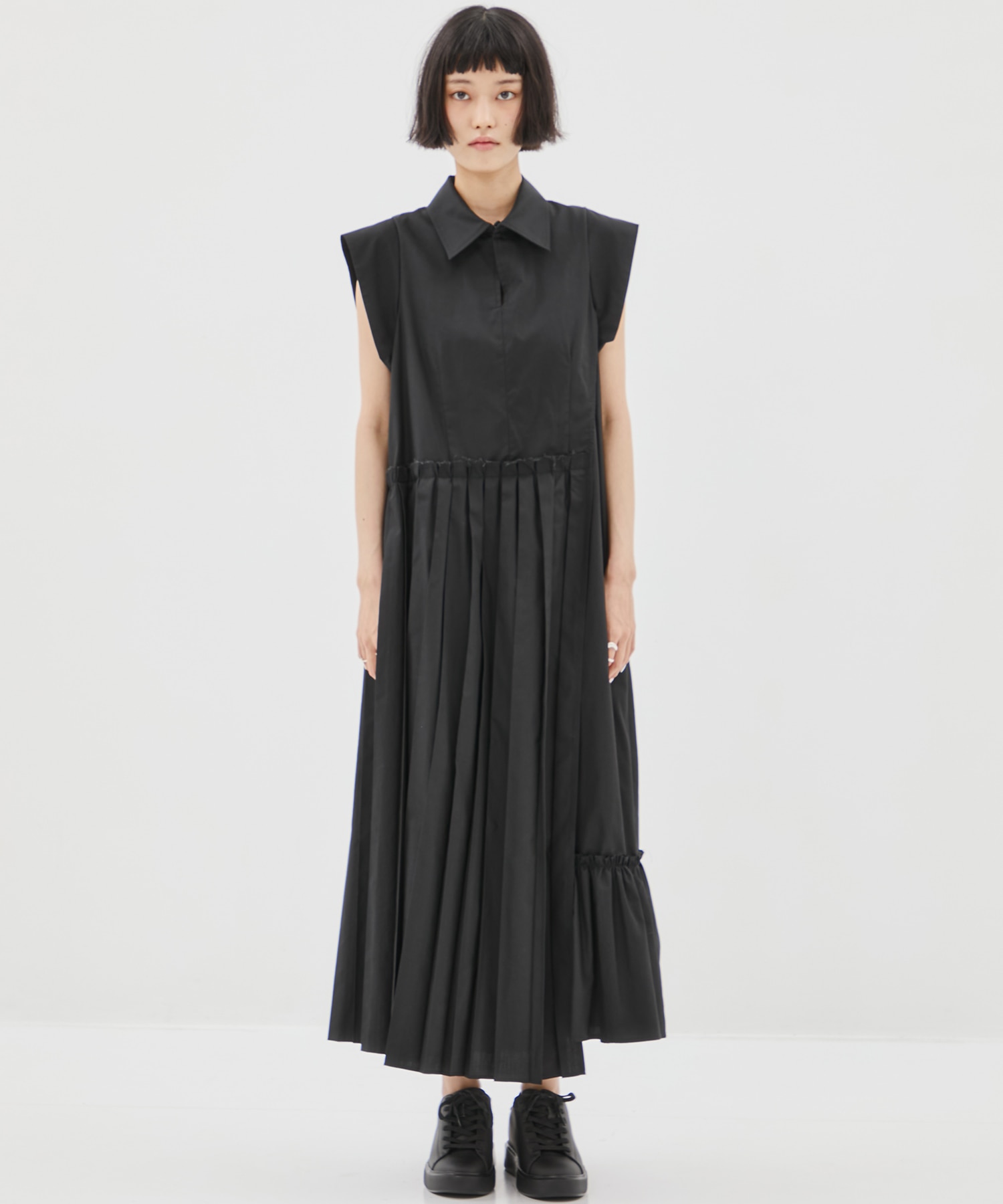 Asymmetry pleats one-piece STUDIOUS