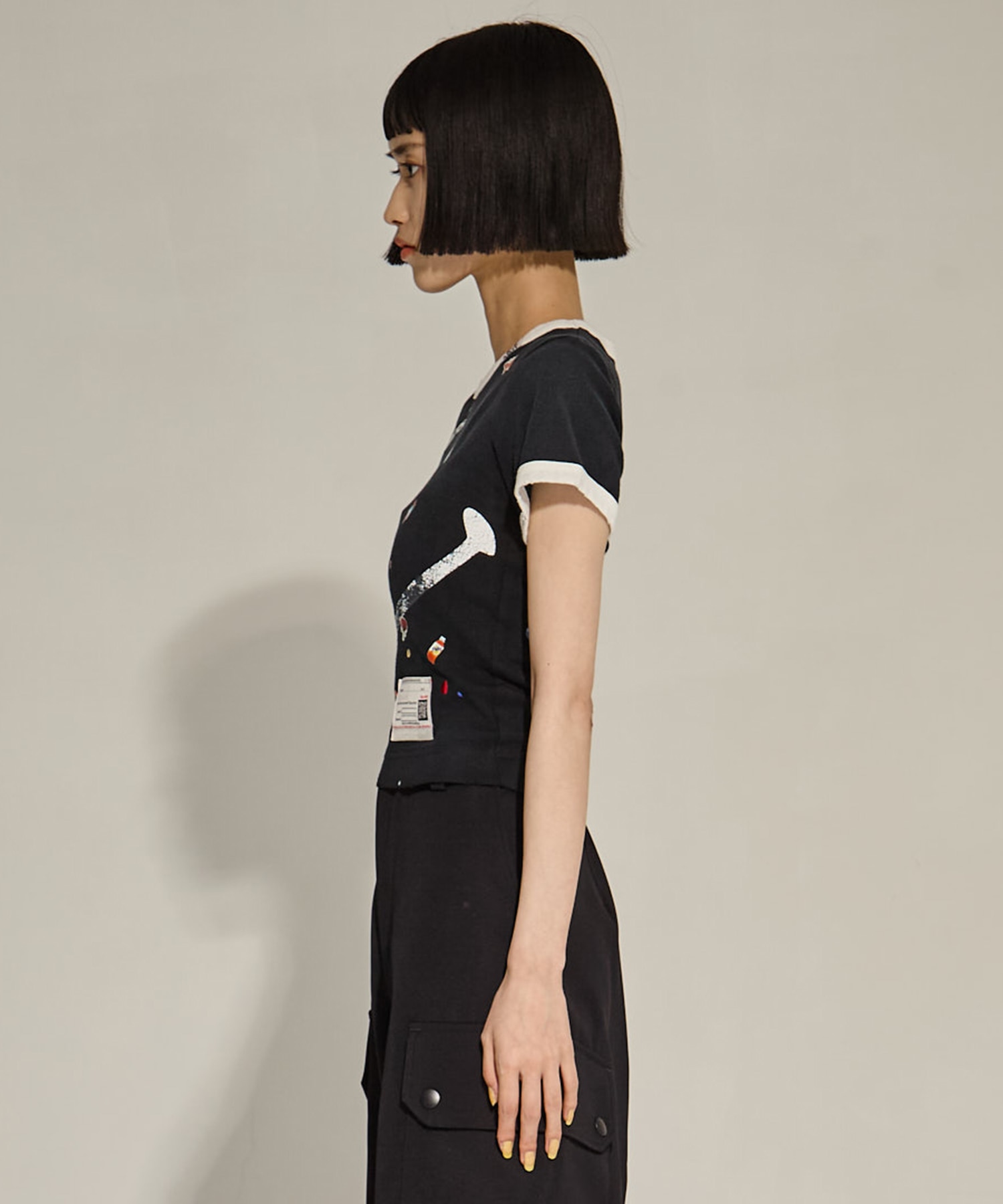 SMILY FACE PRINTED STICKER MINI TEE Maison MIHARA YASUHIRO