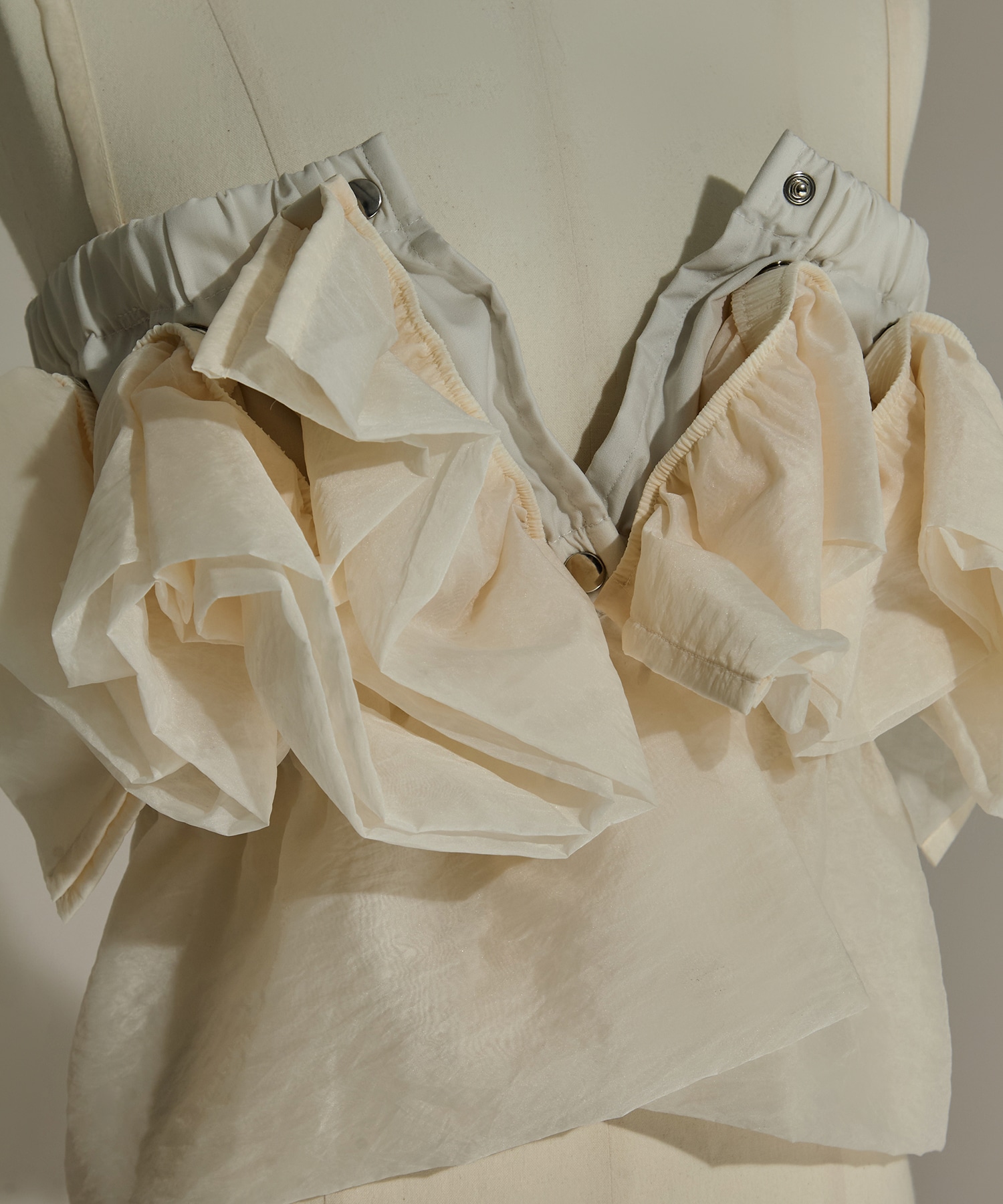 別注frower frill vest HOUGA