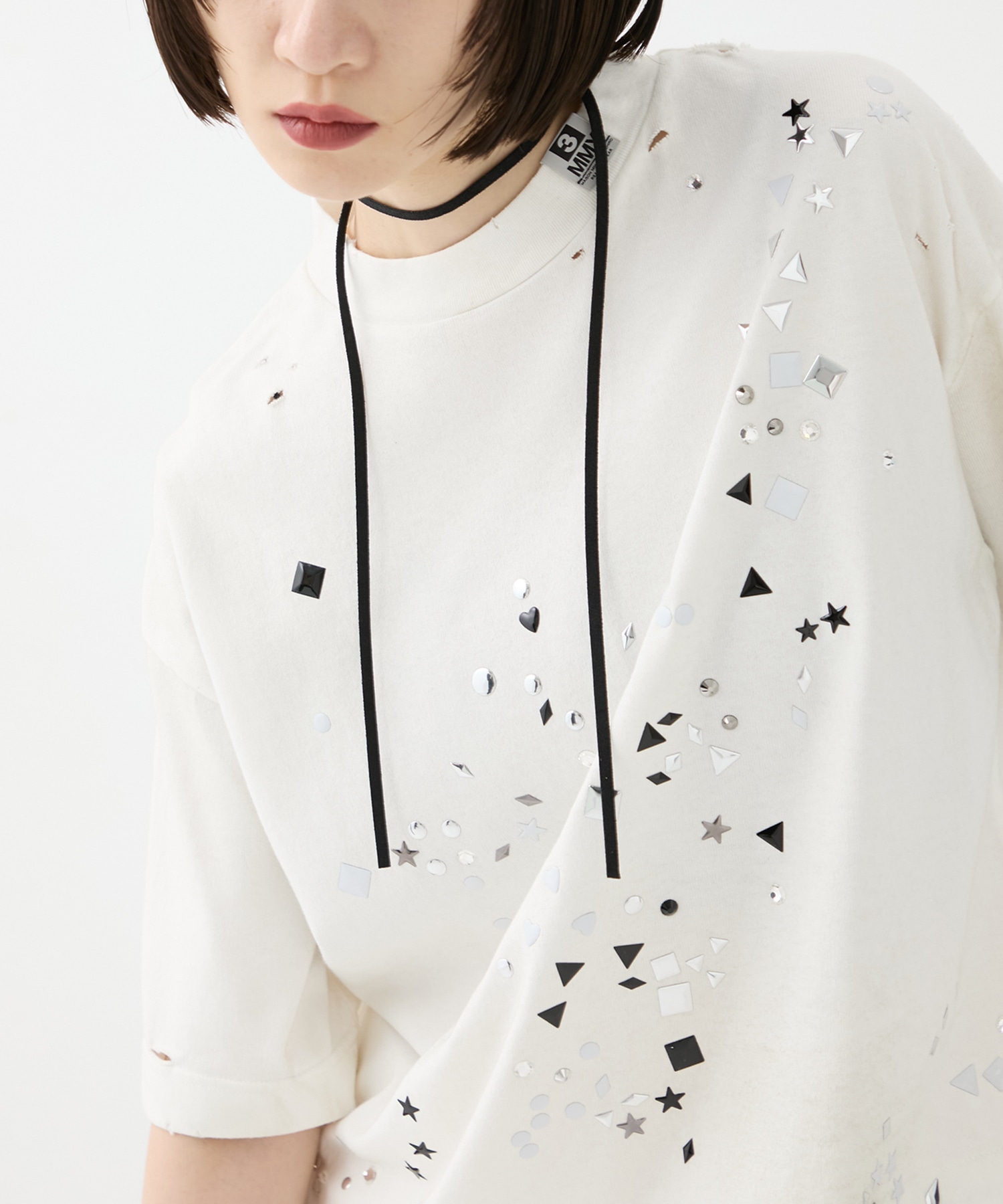EMBELLISHED DISTRESSED TEE Maison MIHARA YASUHIRO