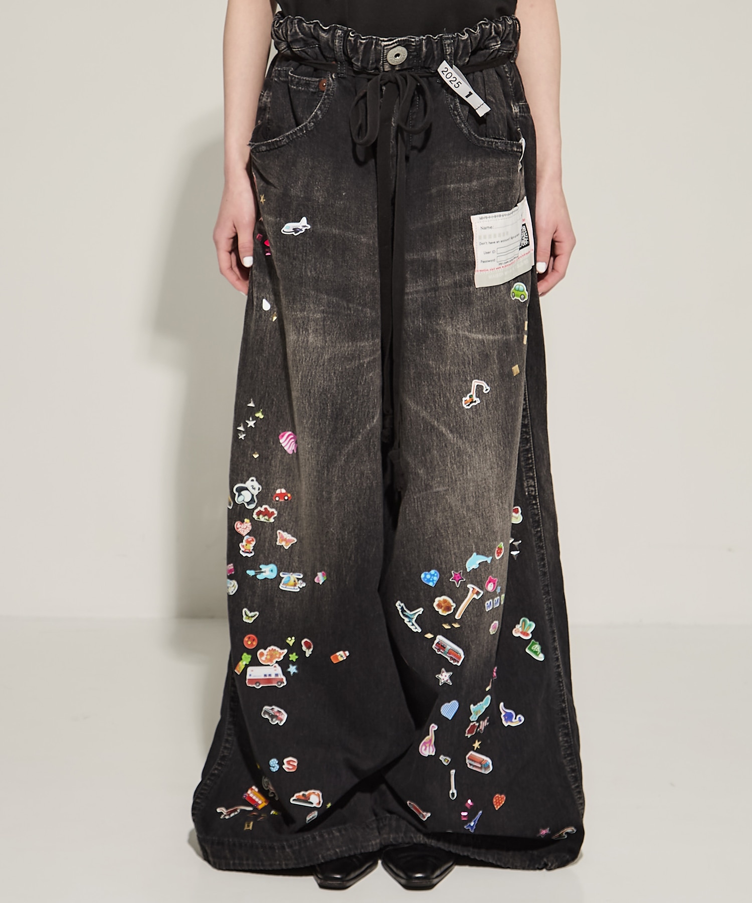 HUGE DETAIL STICKER JEANS(38 BLACK): Maison MIHARA YASUHIRO