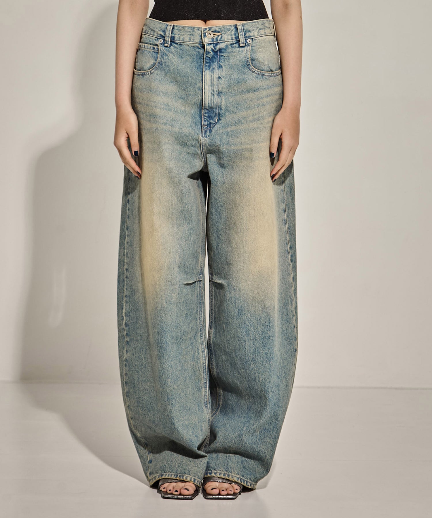 Damaged Barrel Leg Jeans STUDIOUS