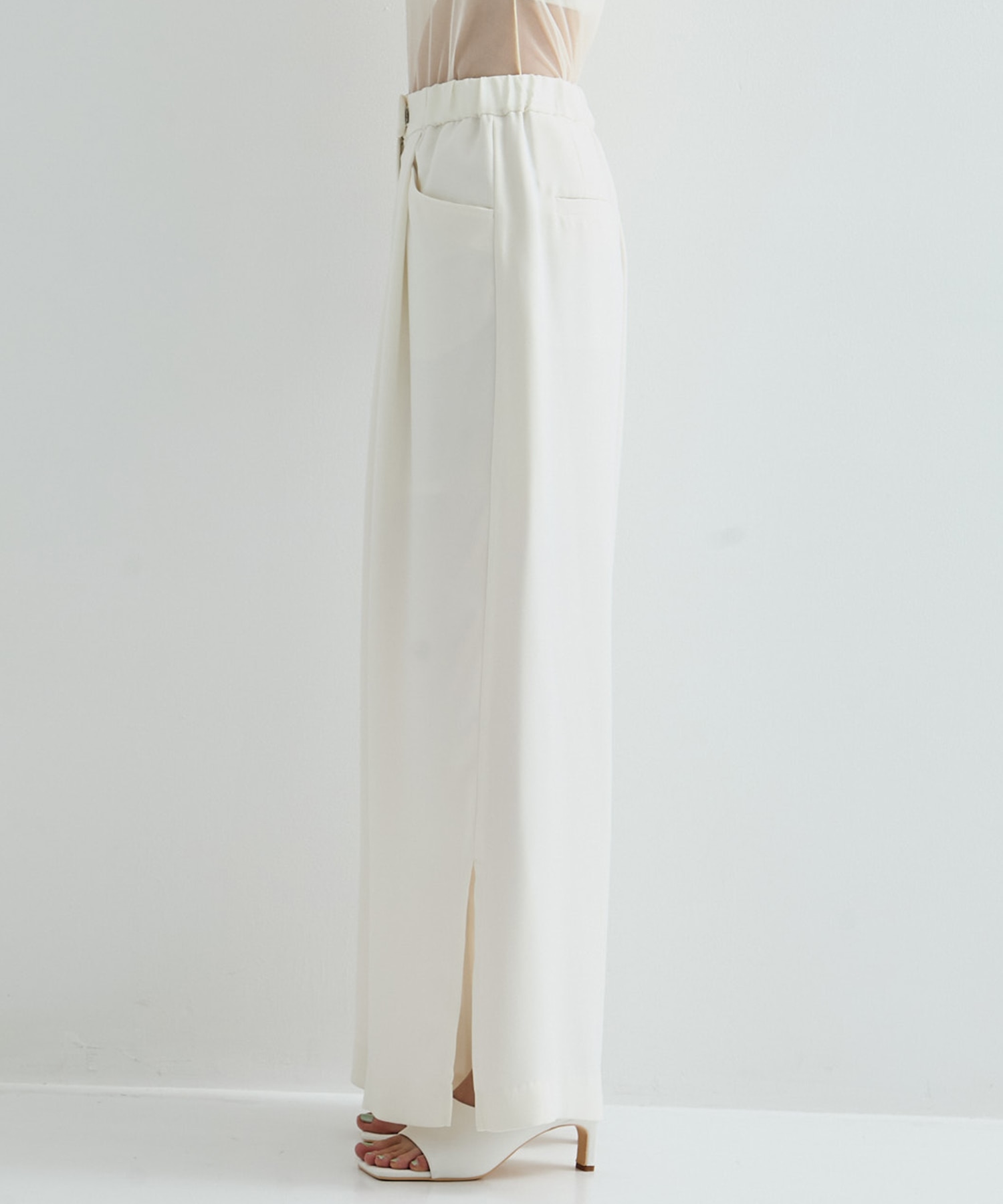 BACK SATIN SIDE SLIT PANTS STUDIOUS