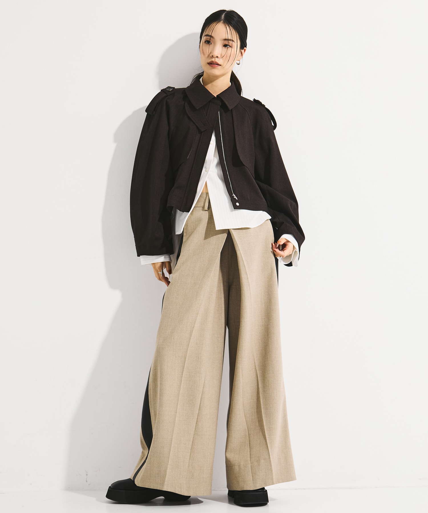 BACK GATHER SHORT TRENCH BLOUSON STUDIOUS