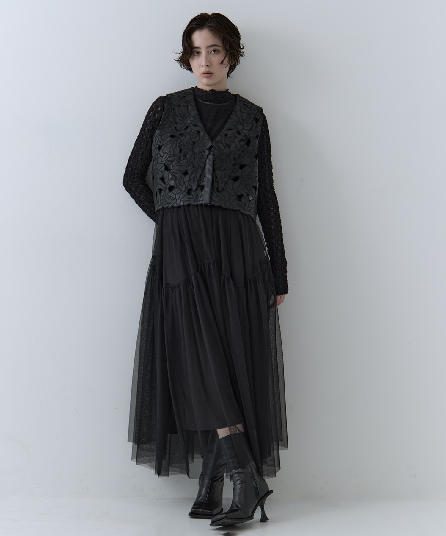 UND LACE CUTWORK VEST　TOP AMERI