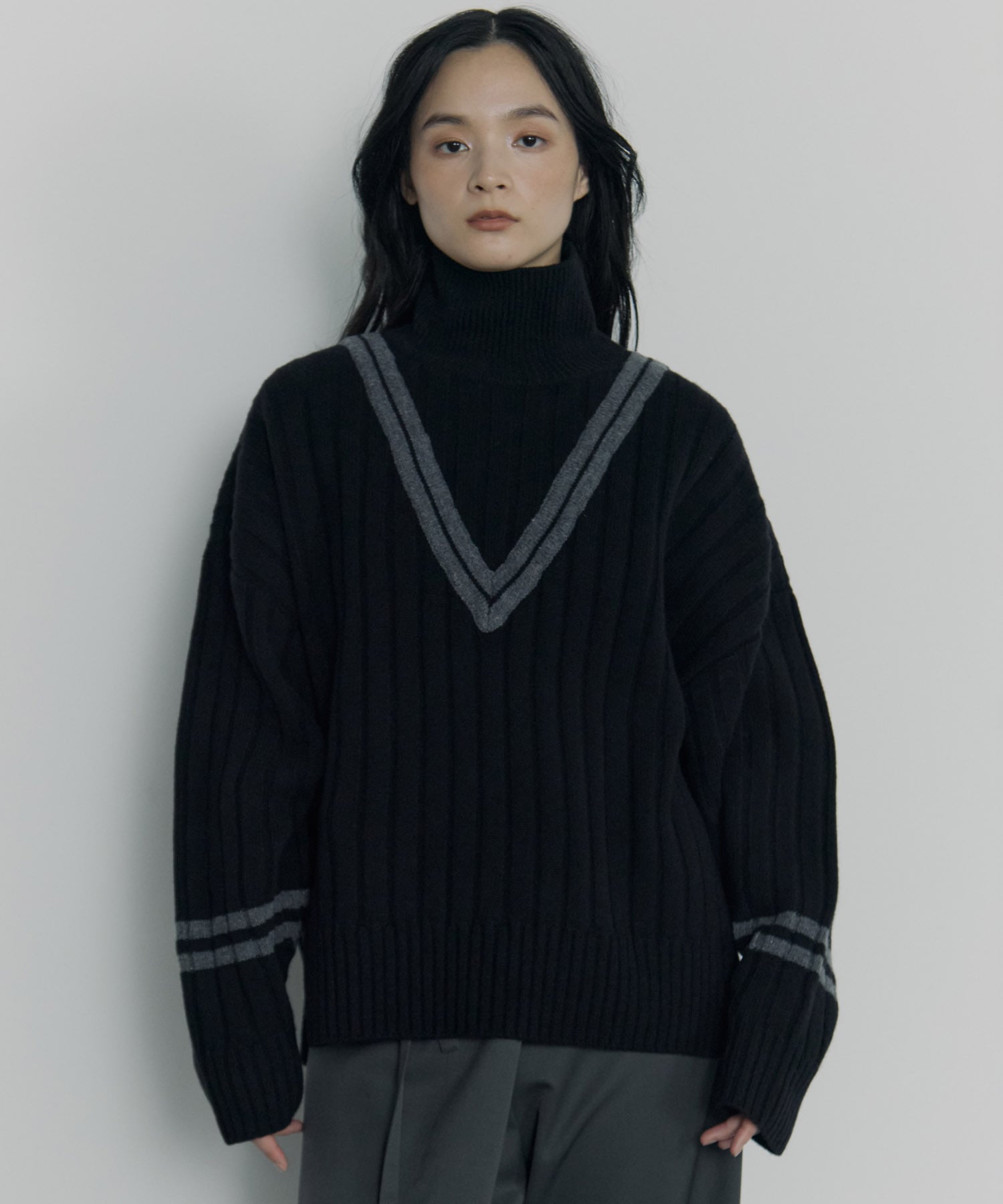 Lines Turtle Neck Knit UJOH