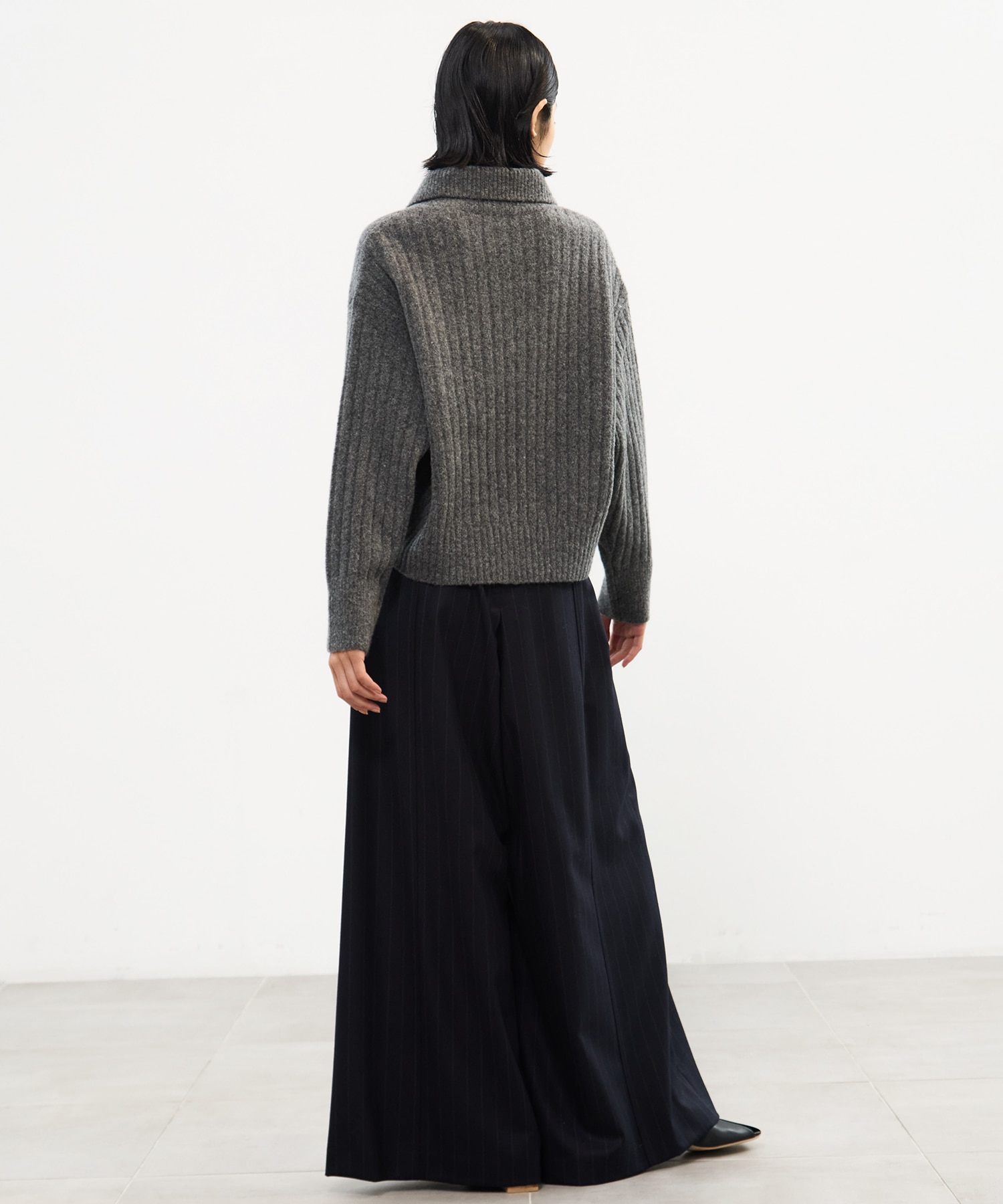 Cropped Collar Knit UJOH