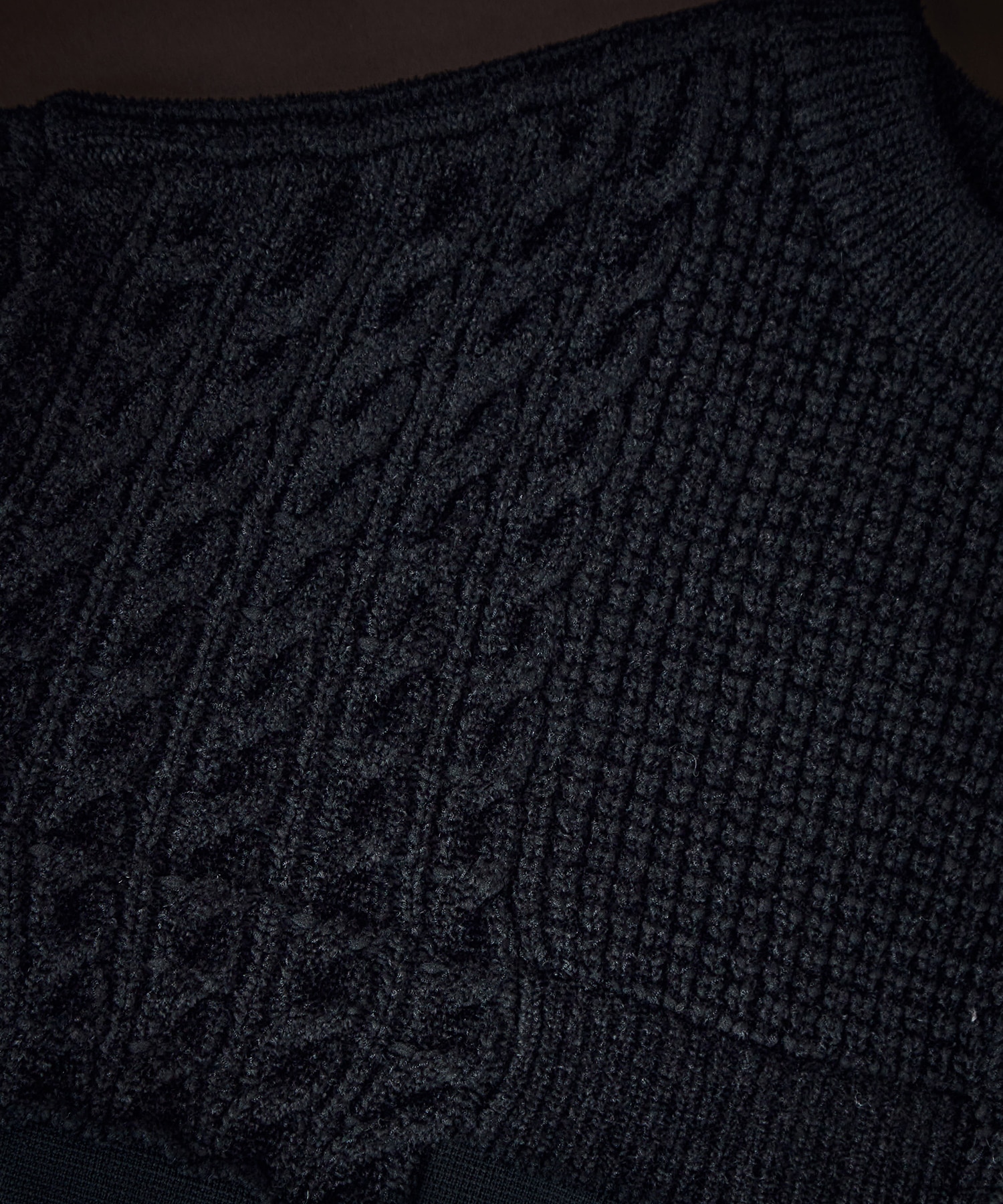 CABLE LAYER SHORT KNIT TOP UN3D.