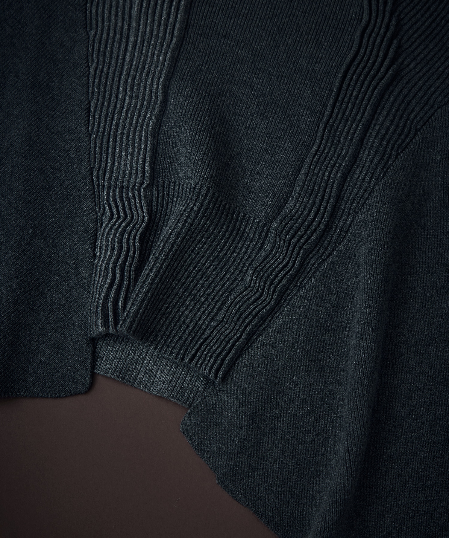 PIN TUCK HALF ZIP TOP UN3D.