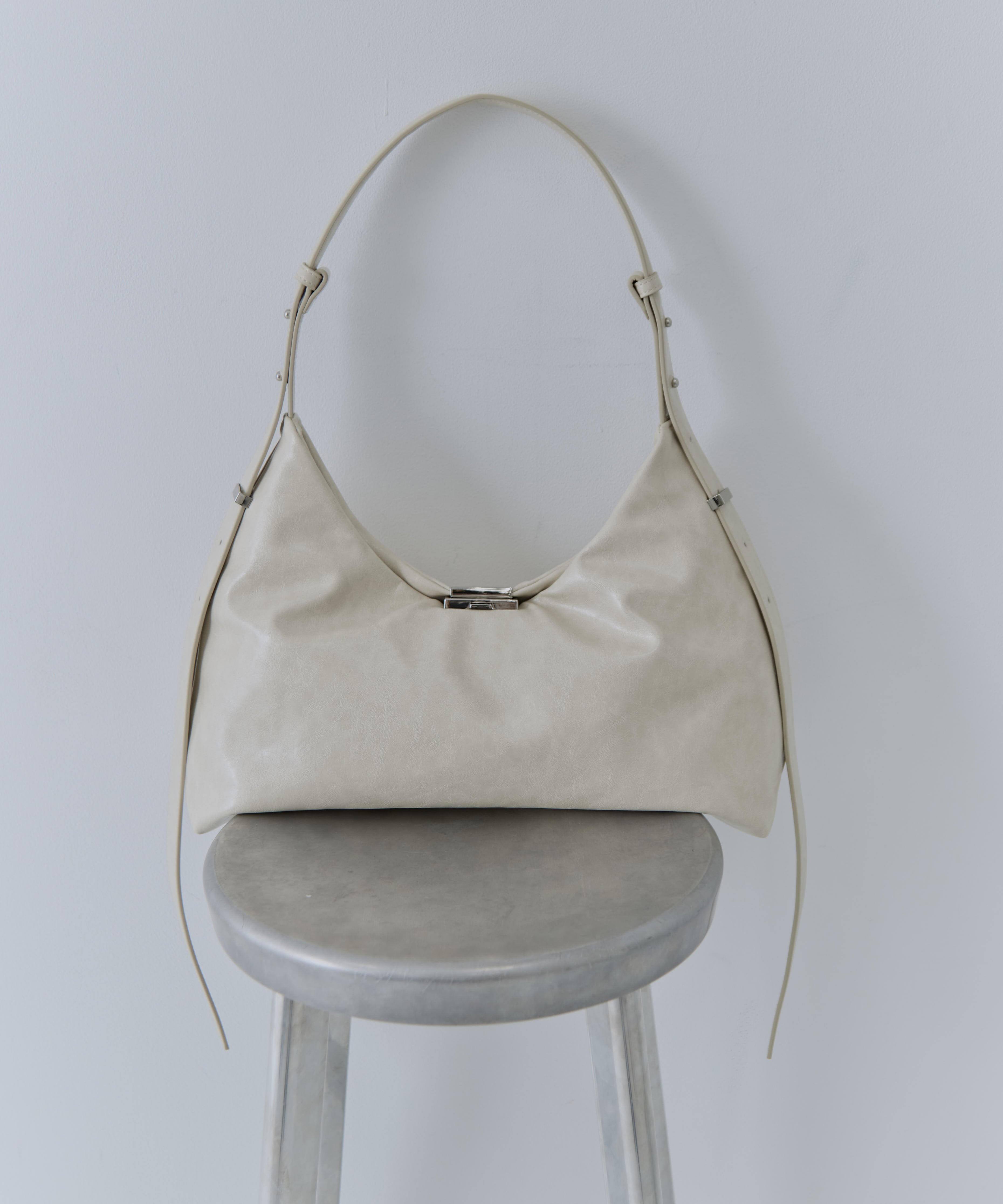 UND PARTS ACCENT ONE HANDLE BAG AMERI