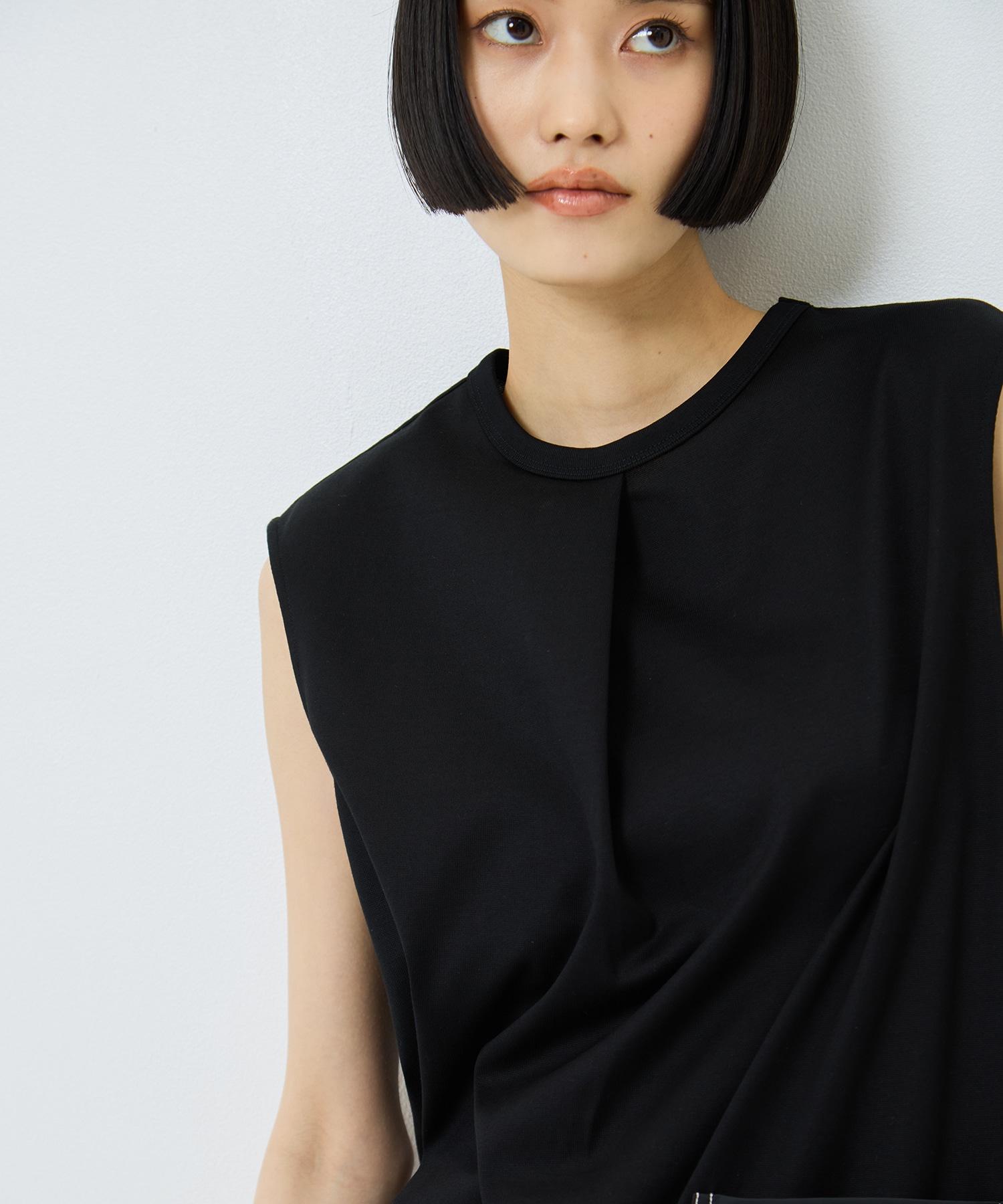 REFINA STRUCTURED SLEEVELESS DRESS CINOH