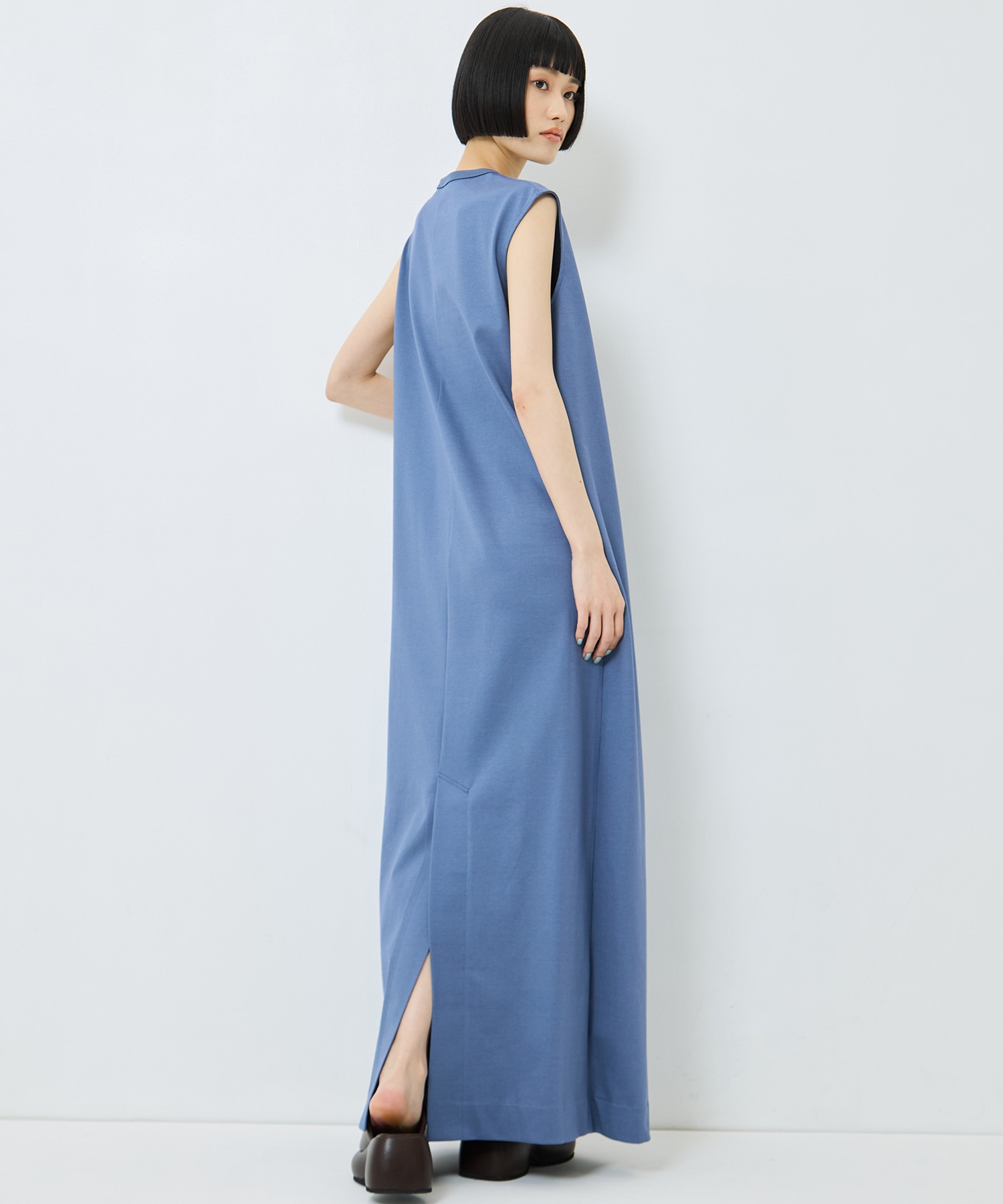 REFINA STRUCTURED SLEEVELESS DRESS CINOH