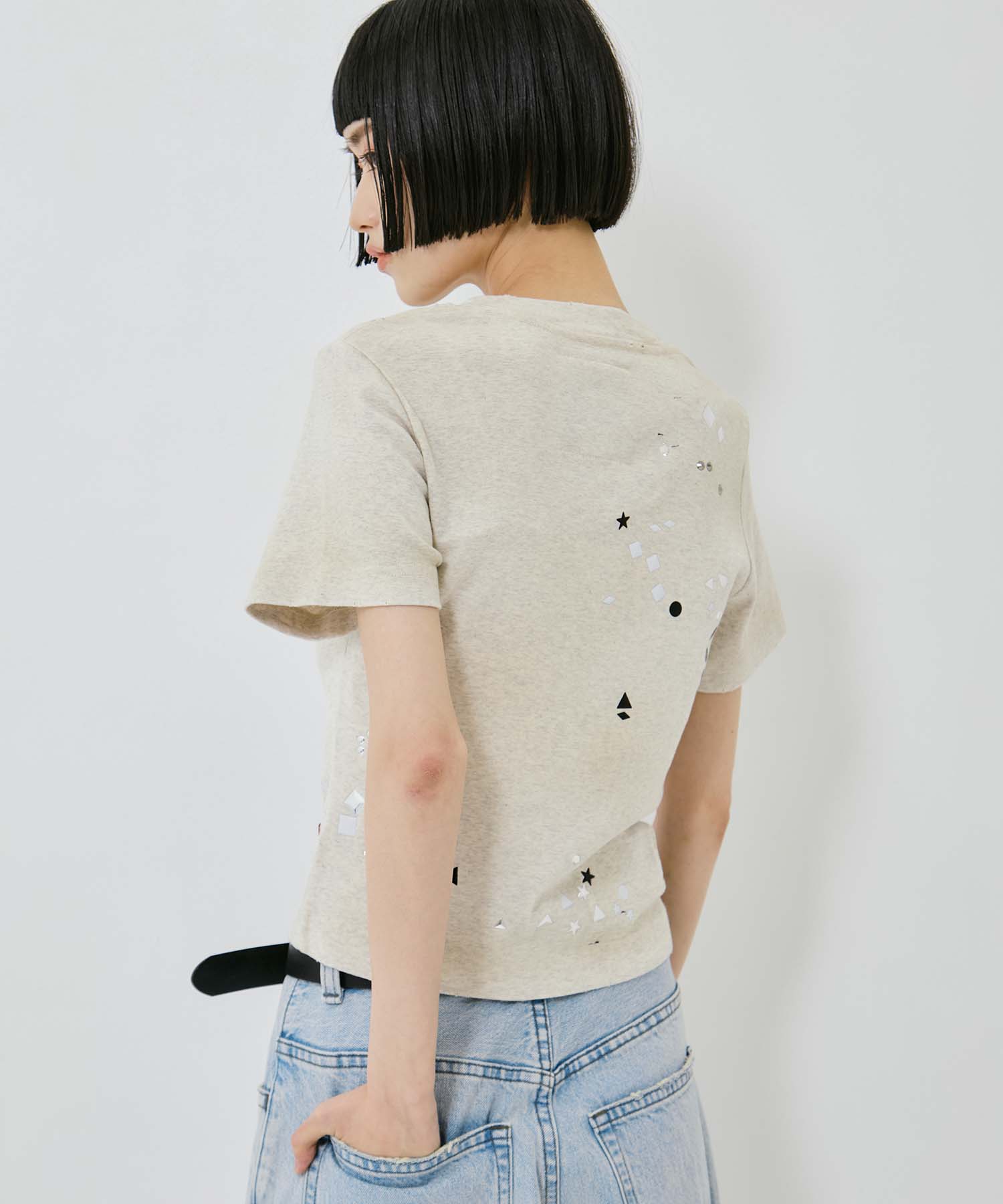 EMBELLISHED STICKER TEE Maison MIHARA YASUHIRO