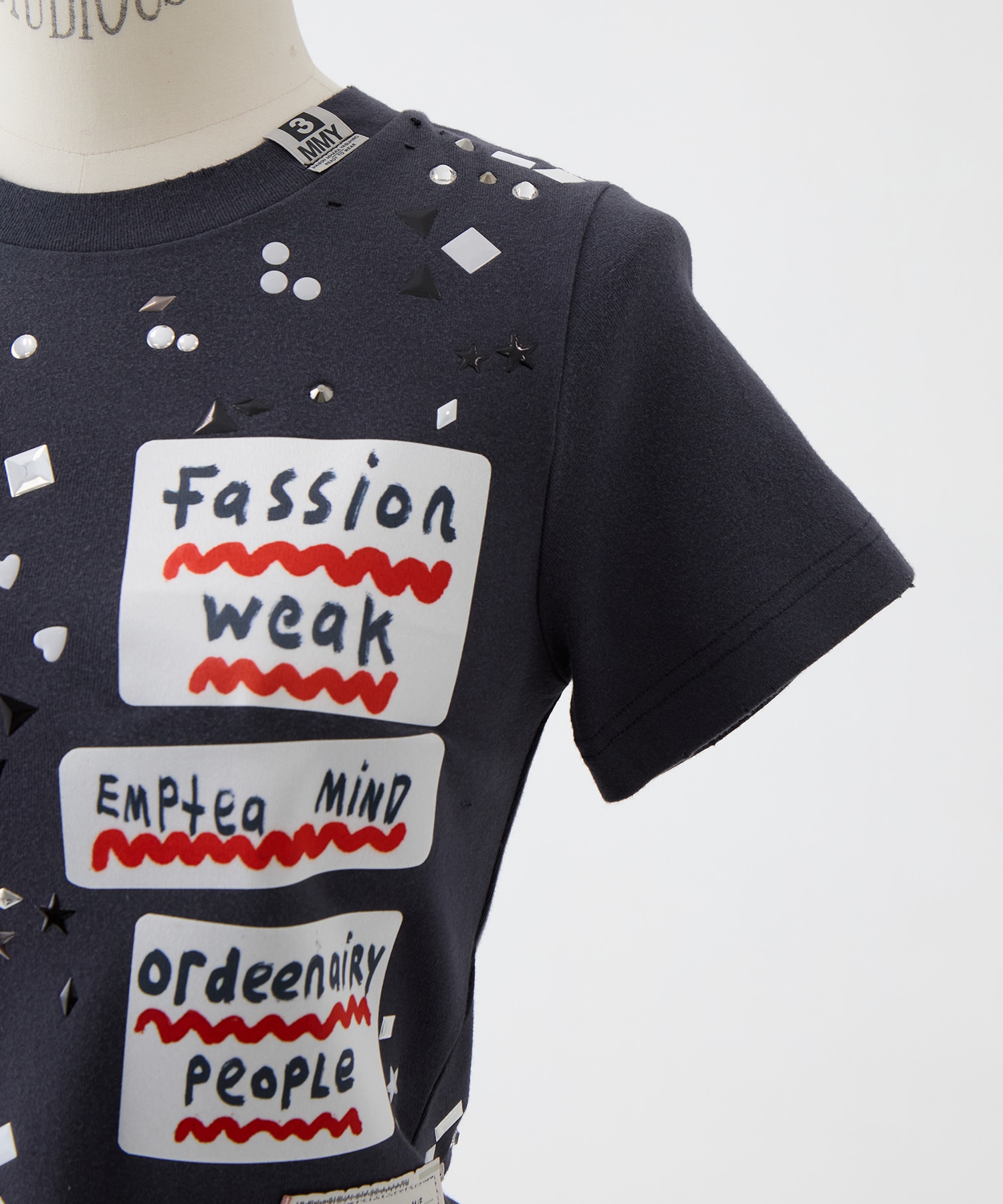 EMBELLISHED STICKER TEE Maison MIHARA YASUHIRO