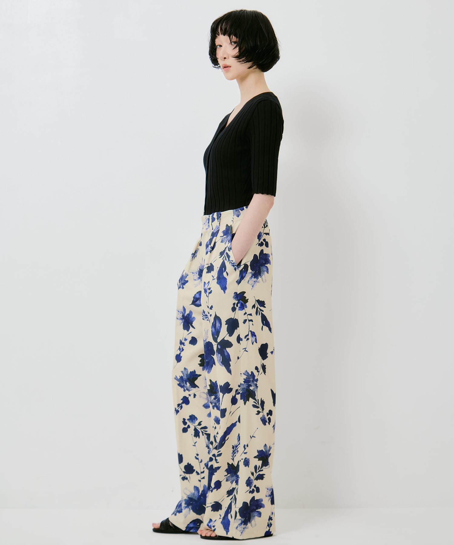 GRAINY FLOWER STRAIGHT PANTS AMERI