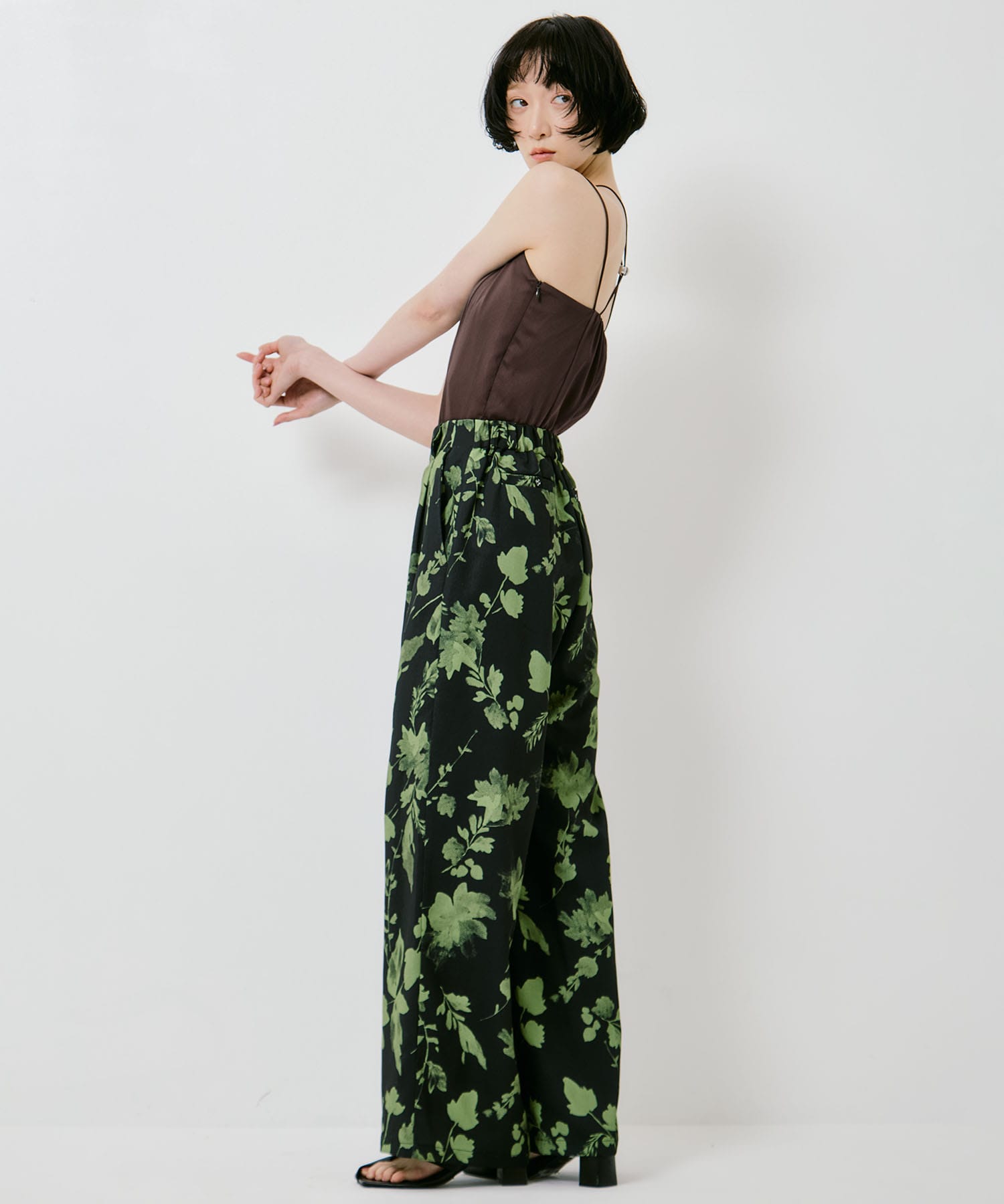 GRAINY FLOWER STRAIGHT PANTS AMERI