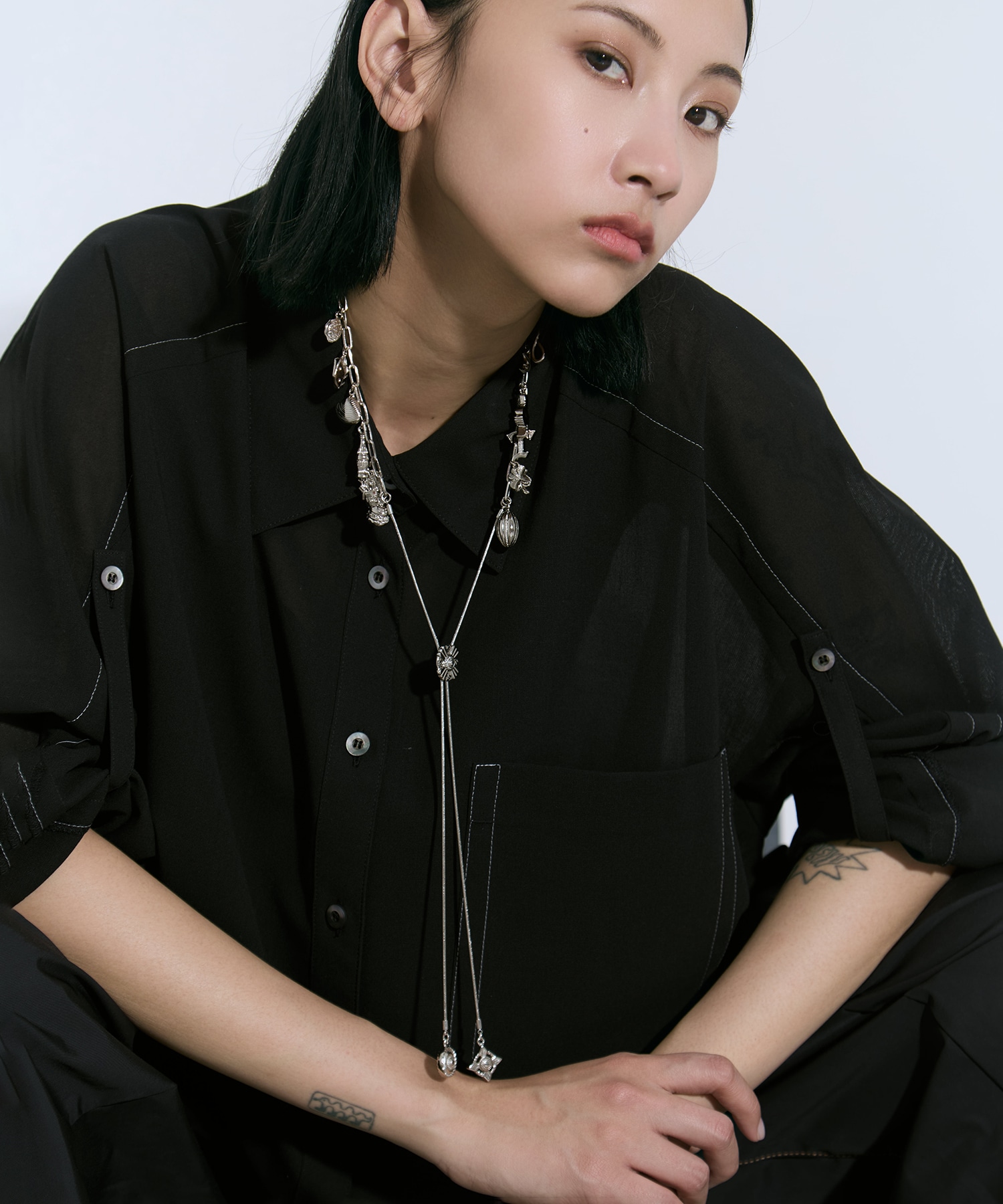 Metal motif loop tie TOGA
