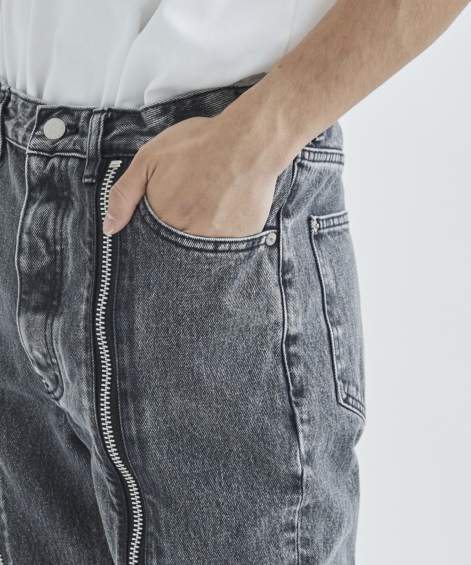 WASHED DENIM ZIPPED PANTS | JOHN LAWRENCE SULLIVAN