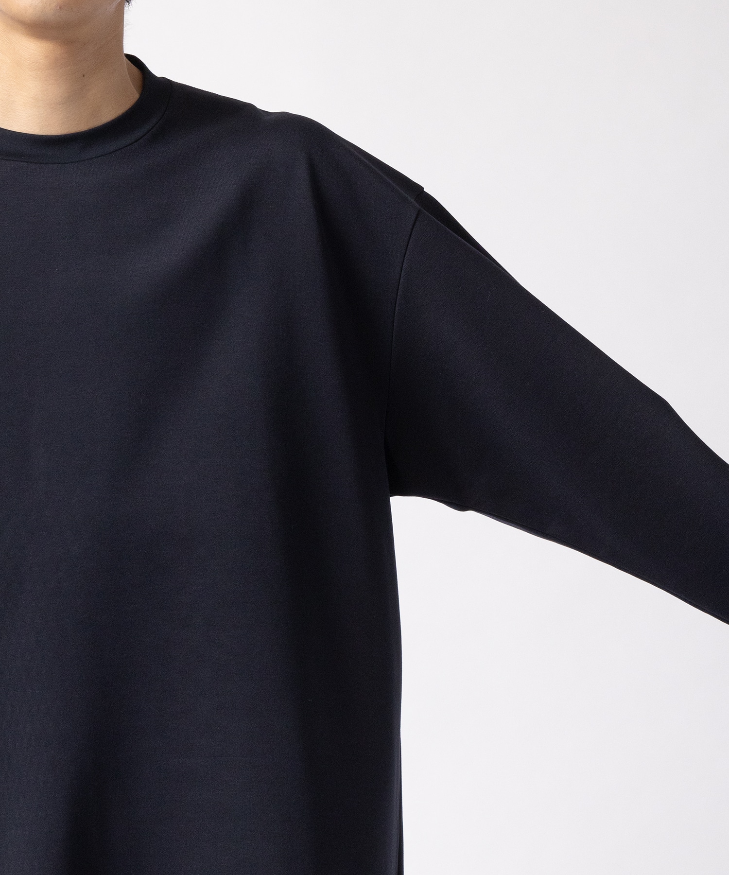 ×UT PREMIUM LONG SLEEVE TEE 