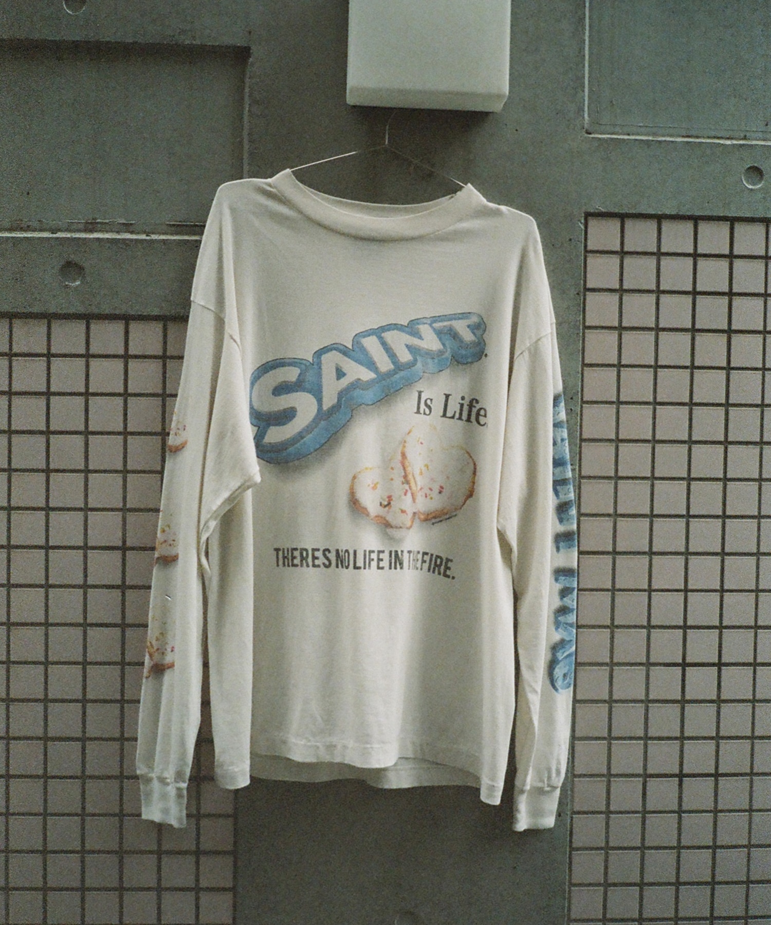 SM-YS1-0000-C39/SA_LS TEE/HEART CKIE/WHT SAINT M××××××