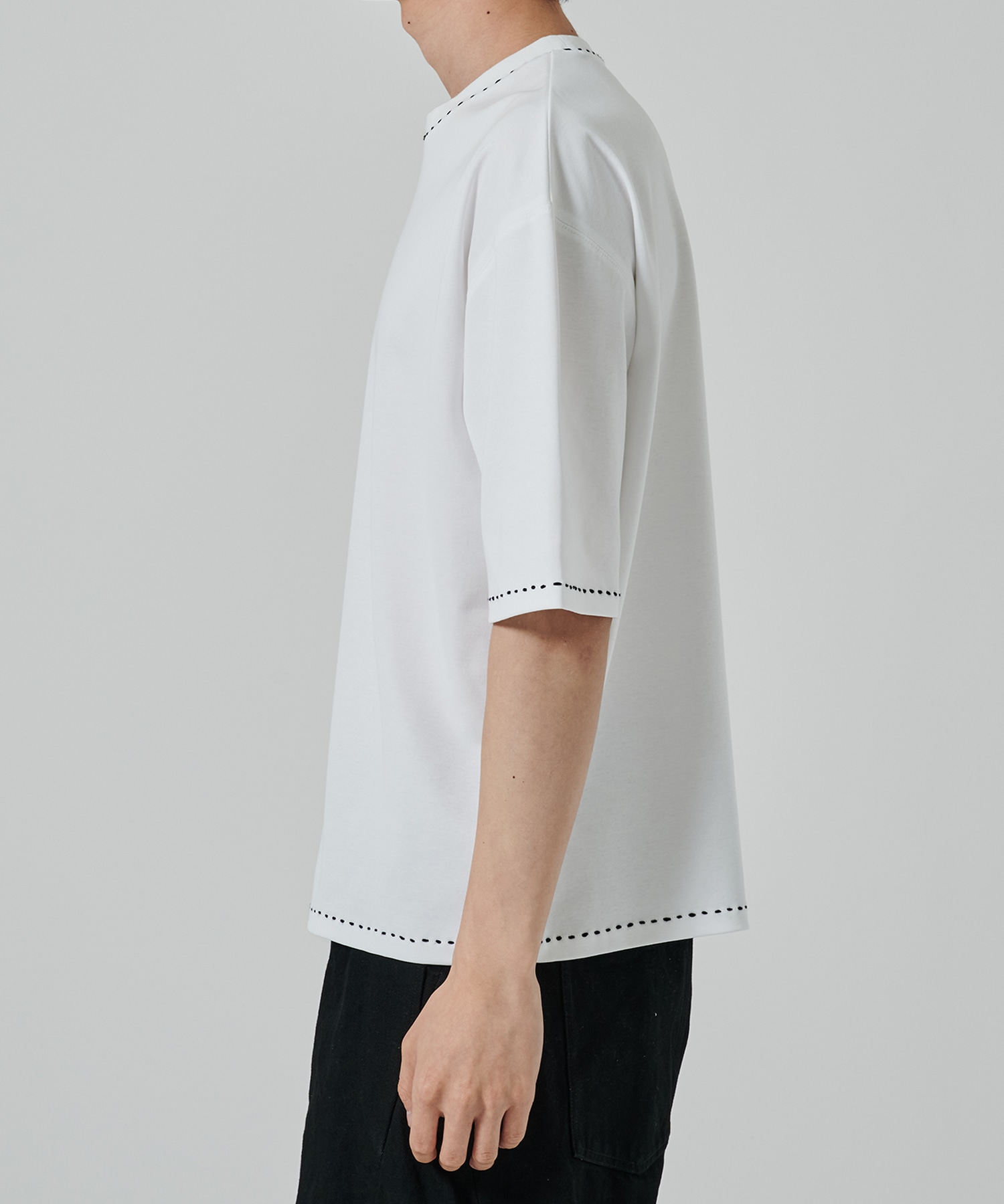 HAND STITCH TEE STUDIOUS