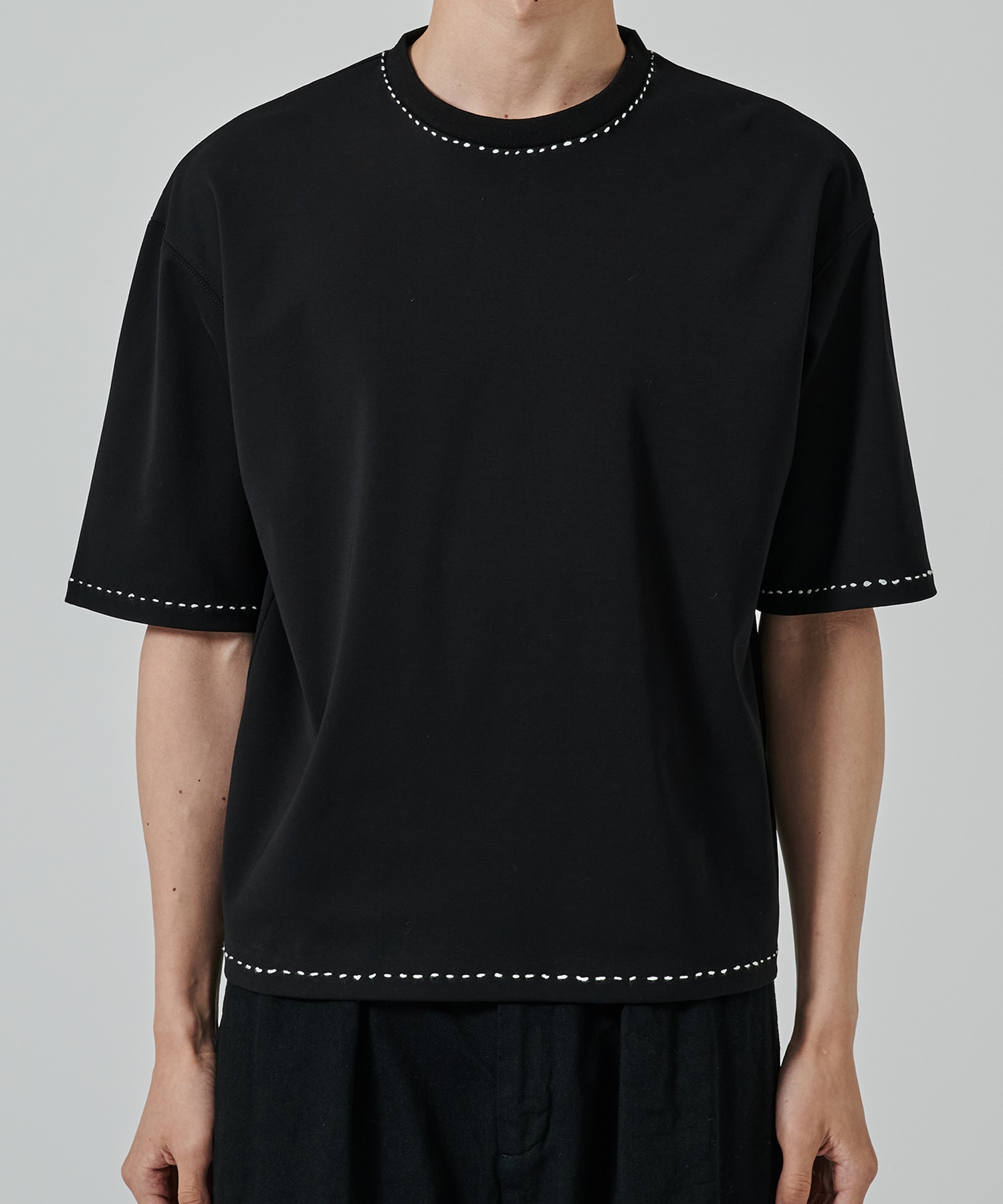 HAND STITCH TEE STUDIOUS