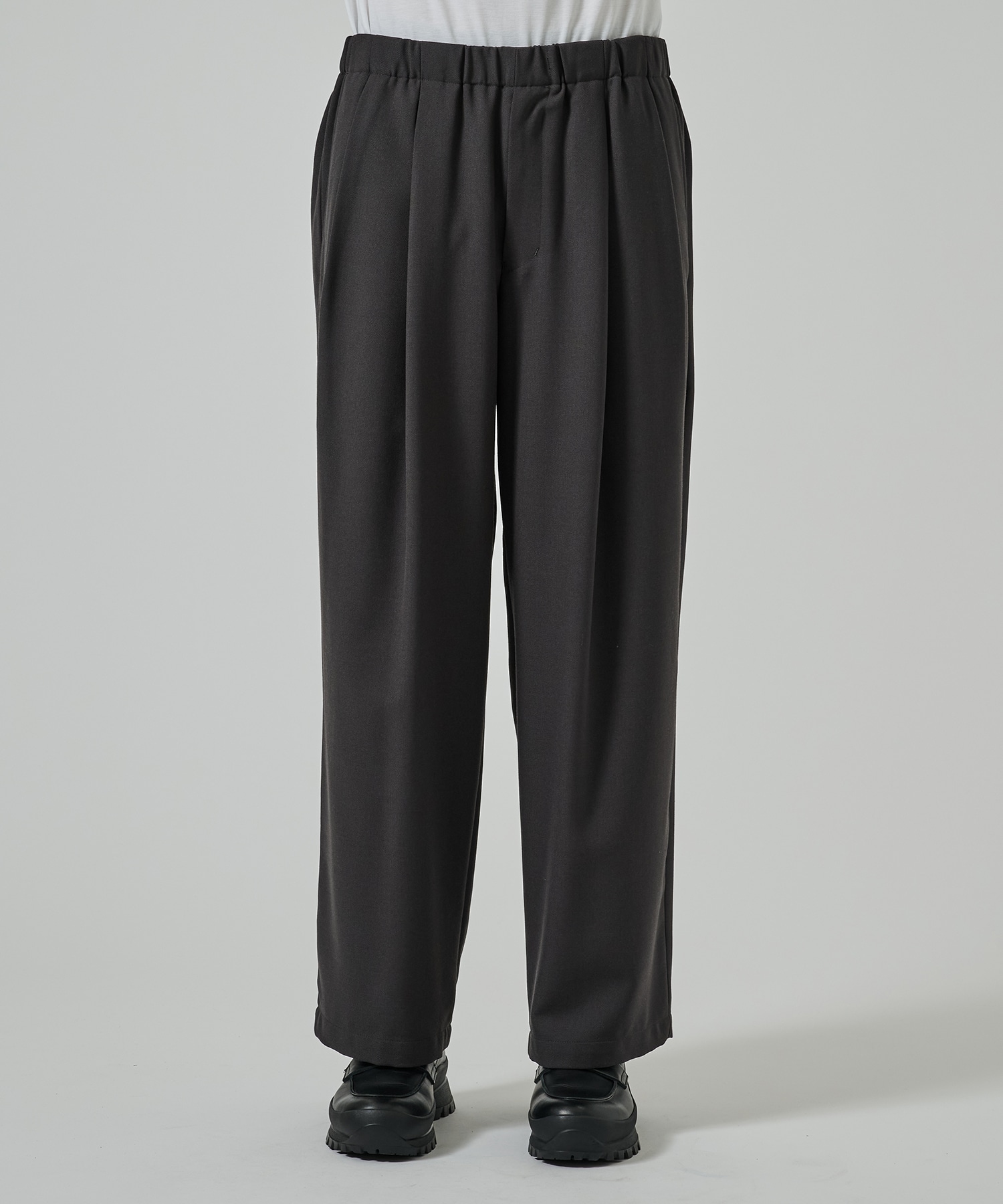 〈別注〉 TWO TUCK STRAIGHT EASY PANTS MARKAWARE/marka