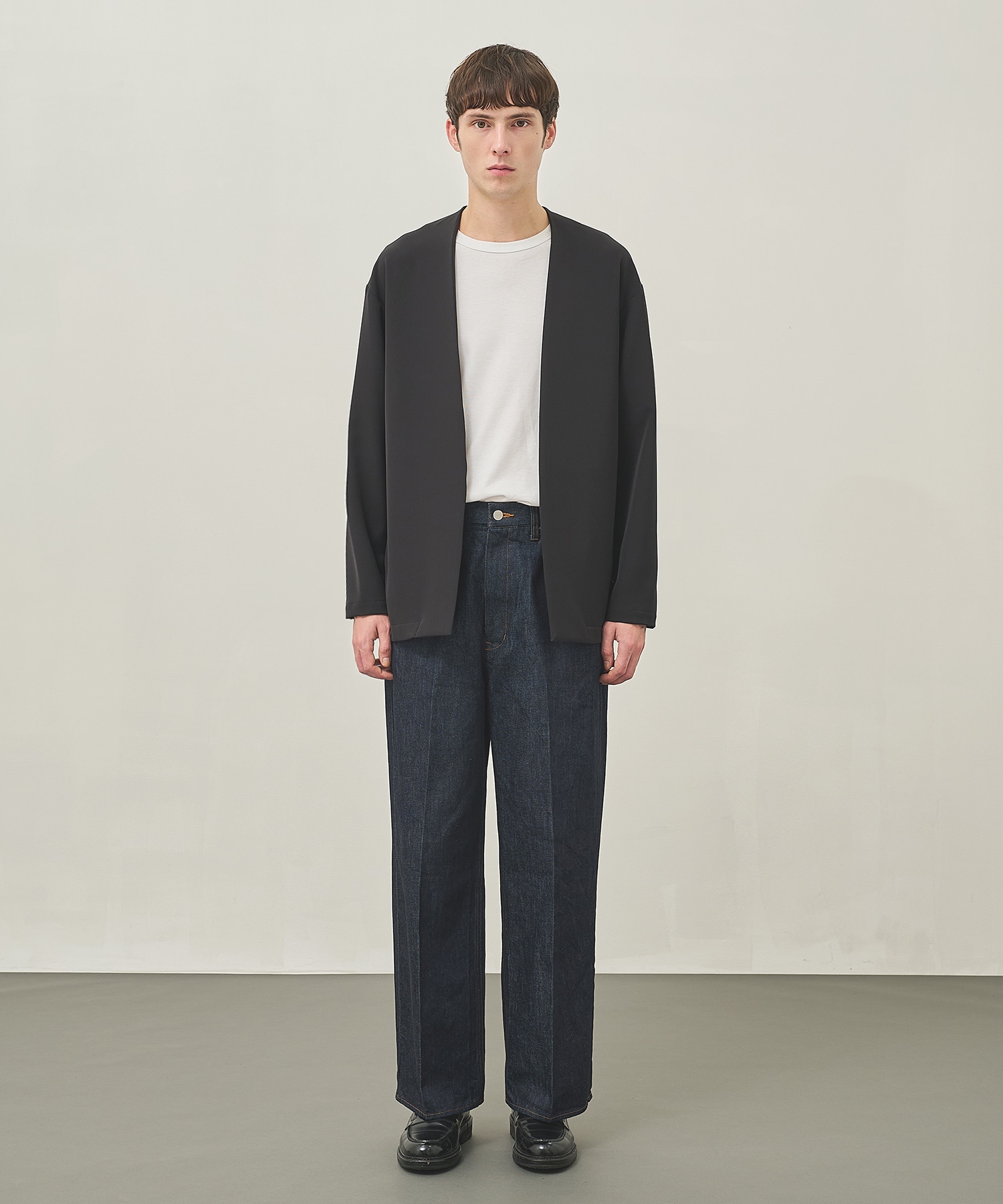 センタープレスが"消えない"デニム STUDIOUS