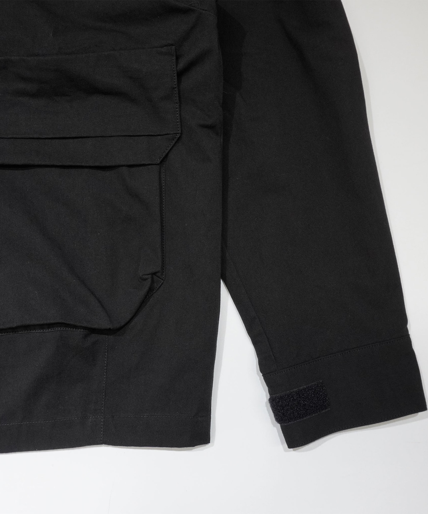 THE FATIGUE TRACKER JACKET WITH DEFORMED MULTIPLE POCKETS POLIQUANT