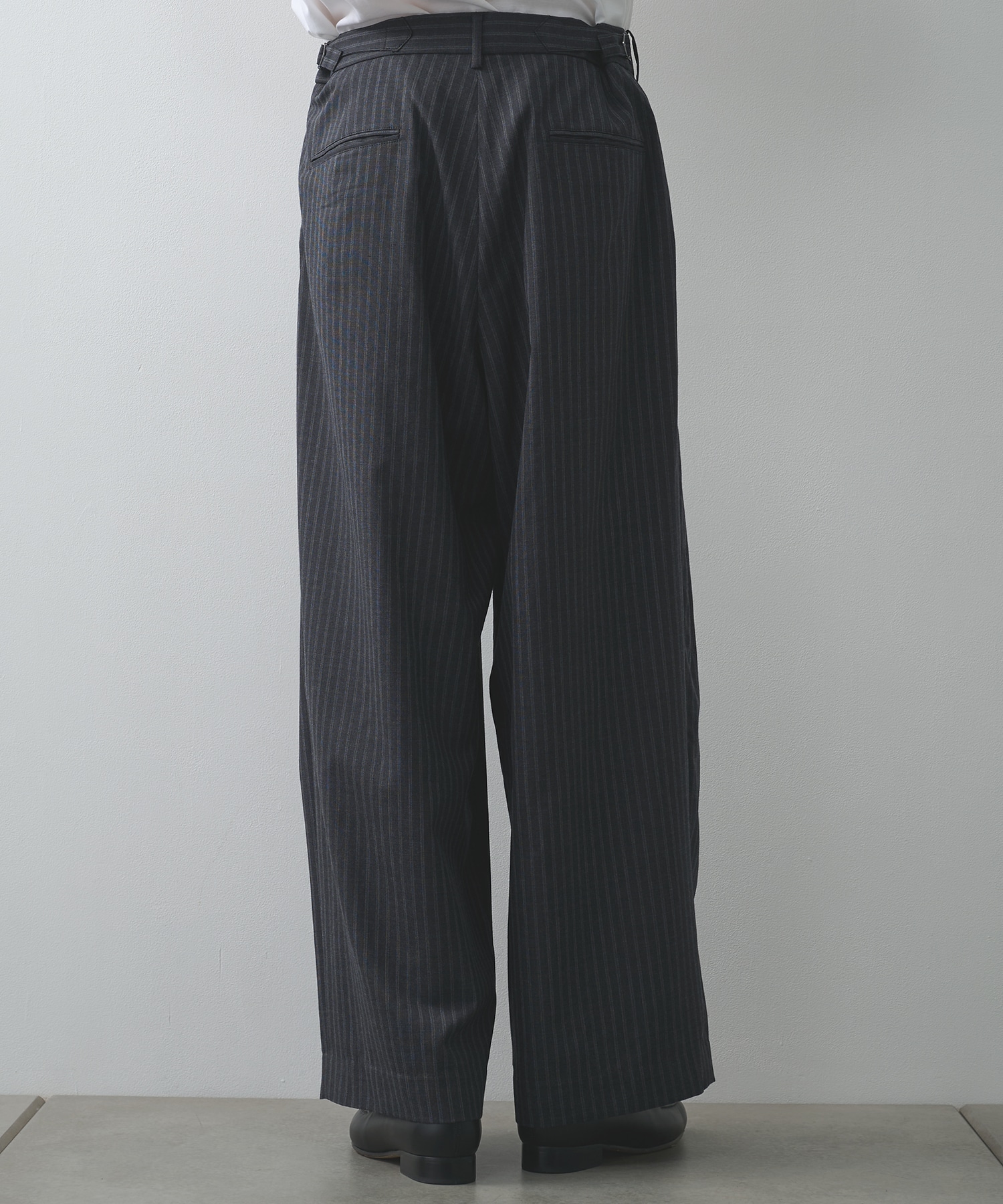 2/72ウールトロピカルワッシャー / ツータックバギートラウザーズ MARKAWARE/marka