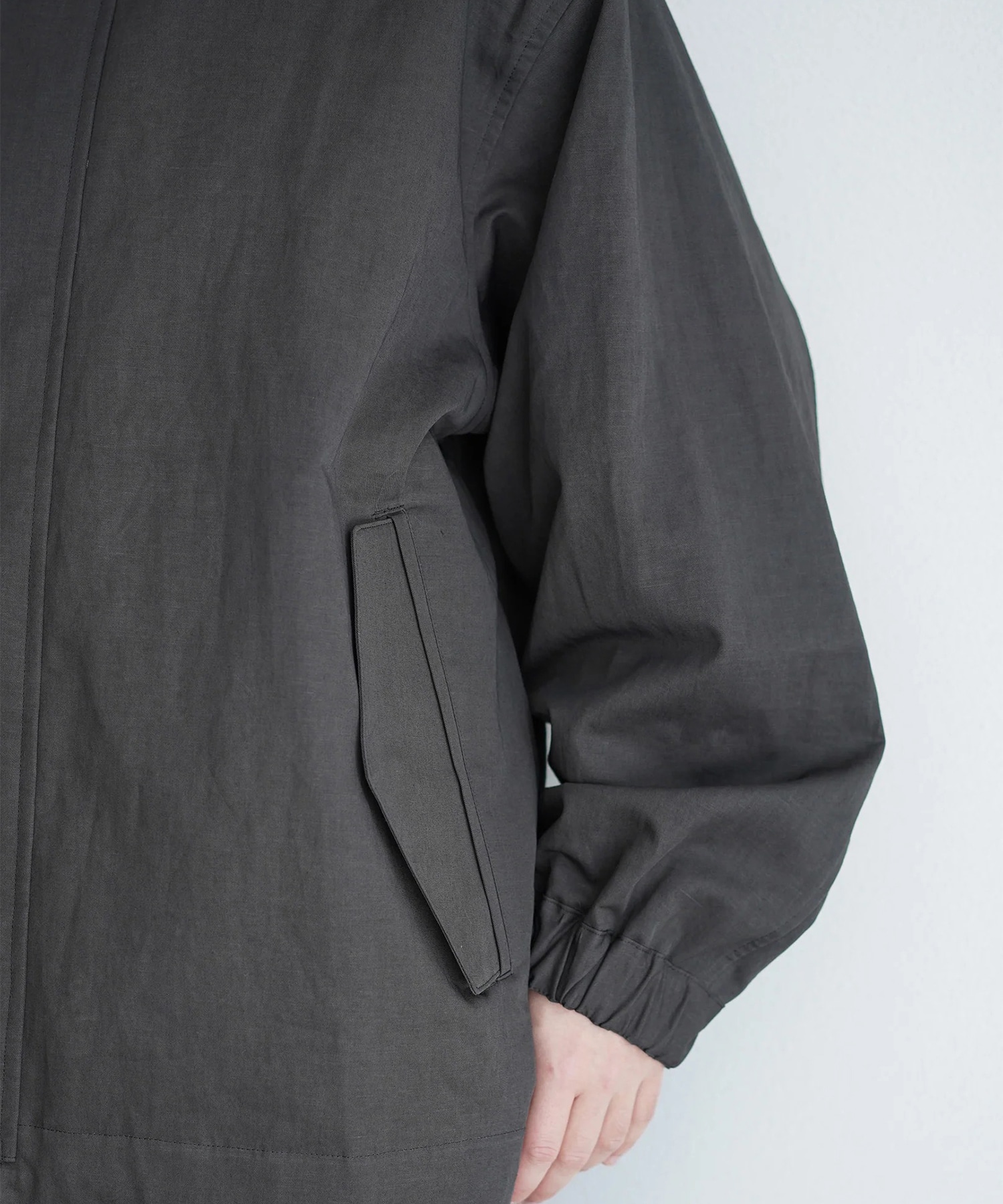 Stand collar blouson STILL BY HAND