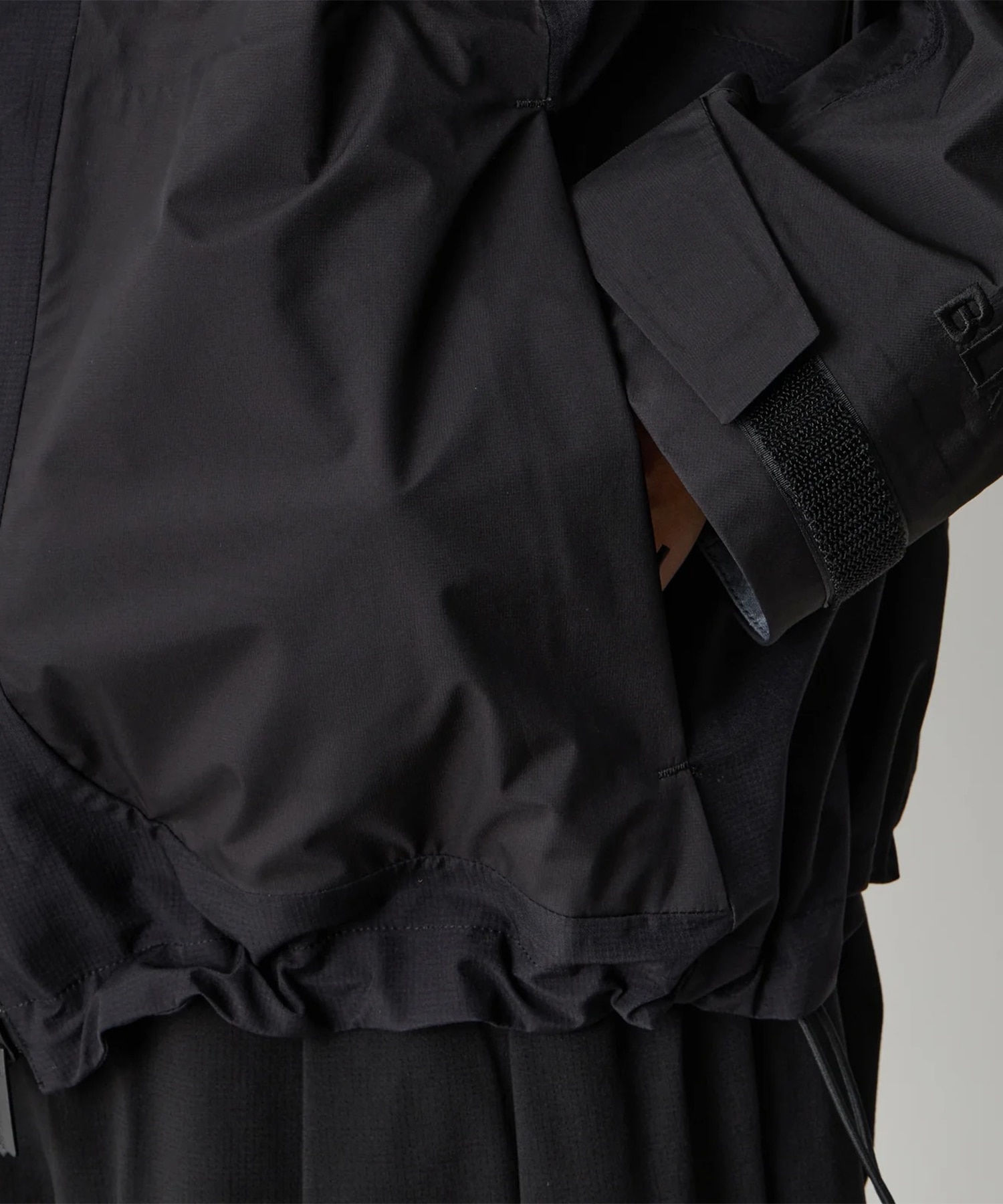 GORE-TEX HOODED JACKET White Mountaineering