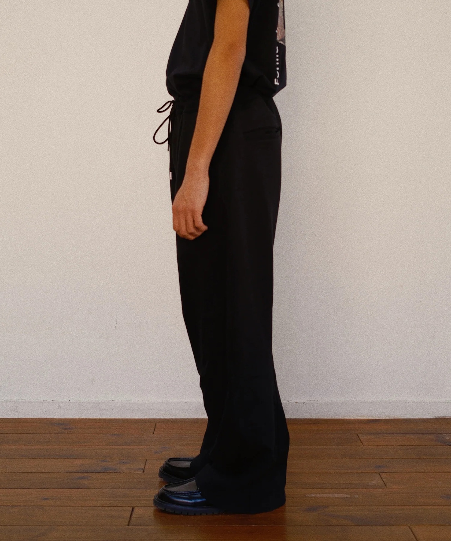 3D cutting sweat pants KHOKI