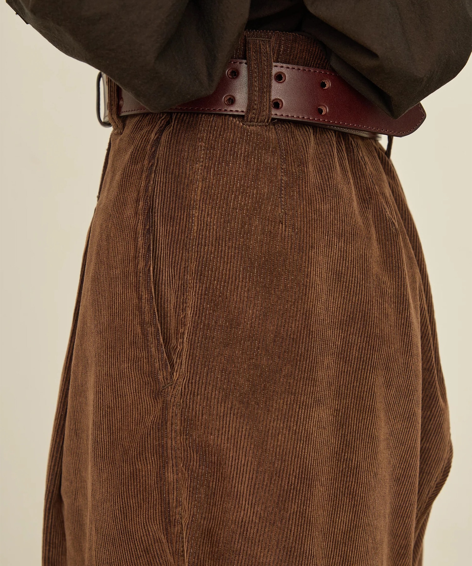 TWIST CORDUROY PANTS I'm here